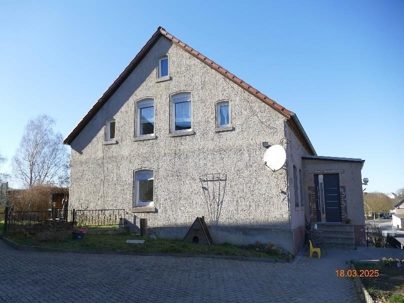 Einfamilienhaus in Bahnhofstraße 1, 39343 Beendorf