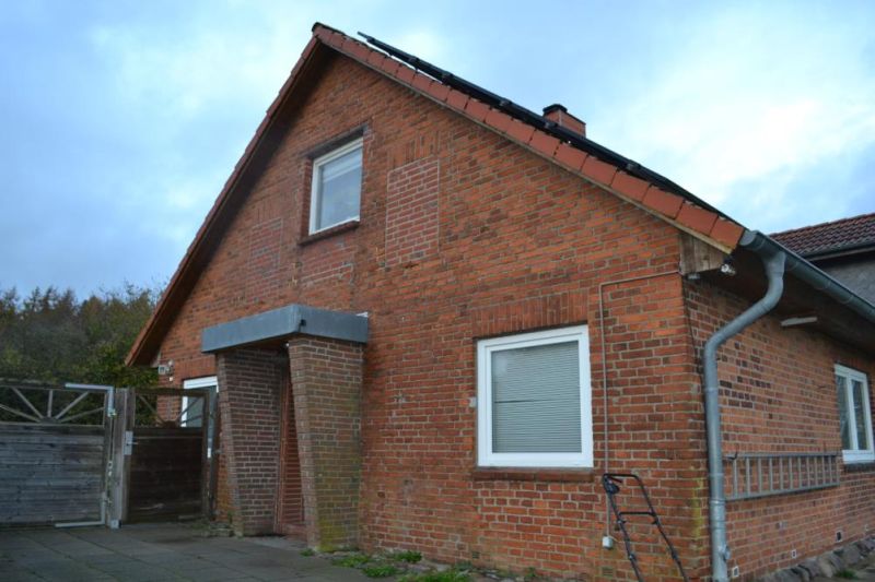 Mehrfamilienhaus in Lange Straße 46, 48, 24327 Blekendorf