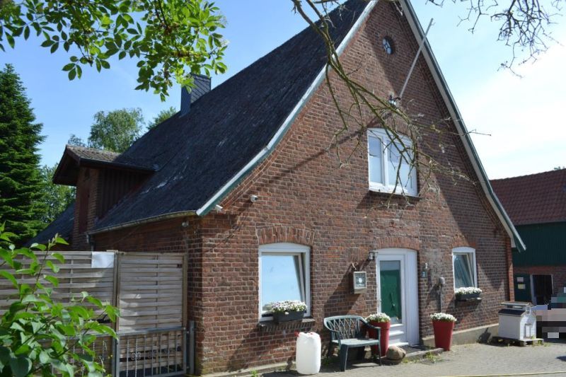 Wohnen/Gewerbe in Lannweg 2, 24306 Lebrade