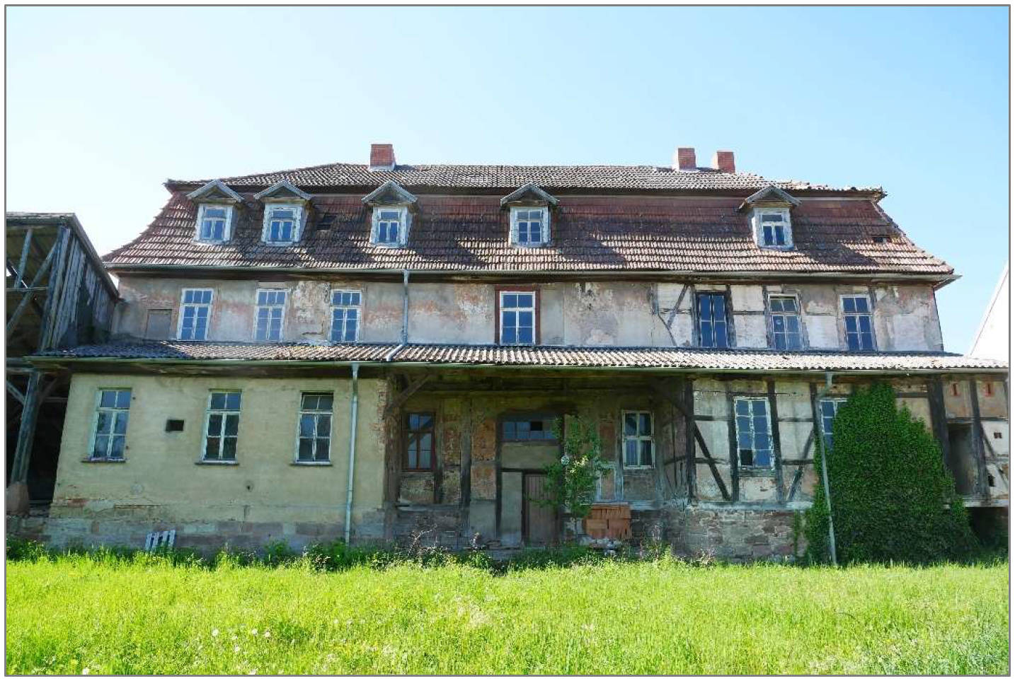 ehem. Forsthaus, Scheune, Wirtschaftsgebäude in Schloßstraße  2, 99707 Kyffhäuserland , Bendeleben - Bild 3