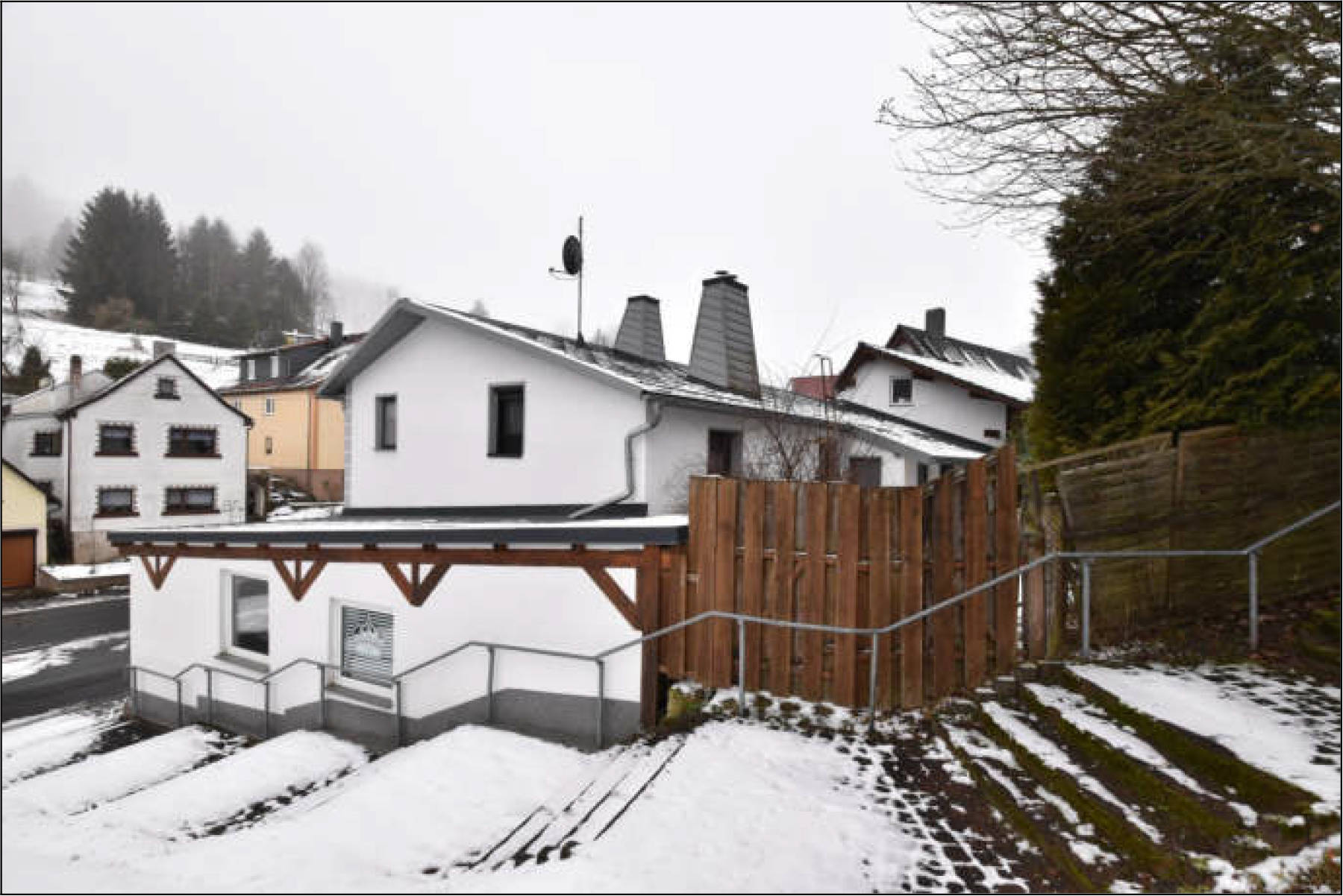 Zweifamilienhaus in Dambachtal  70, 98553 Schleusingen, OT Altendambach