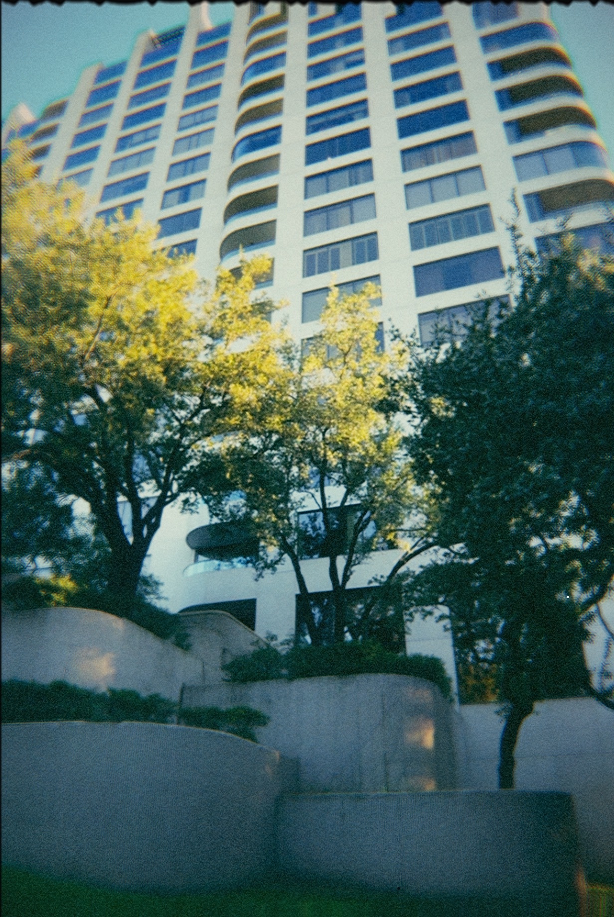 35 mm point-and-shoot look photo shot on iPhone with Atticam (GOLD 400)