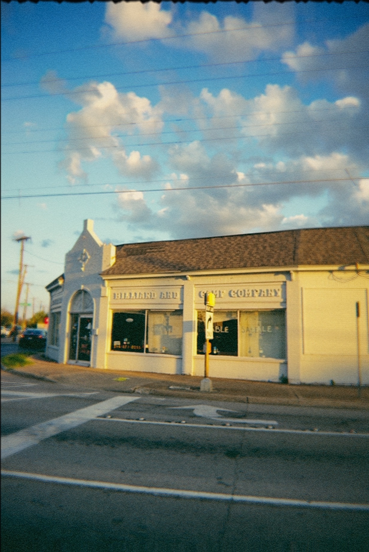 35 mm point-and-shoot look photo shot on iPhone with Atticam (GOLD 400)