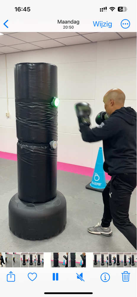 Boxing jab vs cross