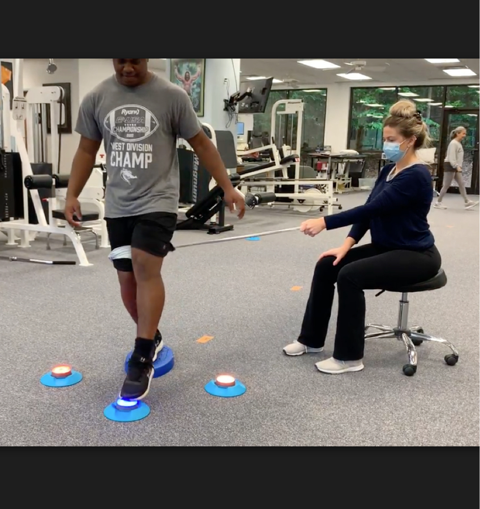 Single Leg Balance on Foam w Valgus Force