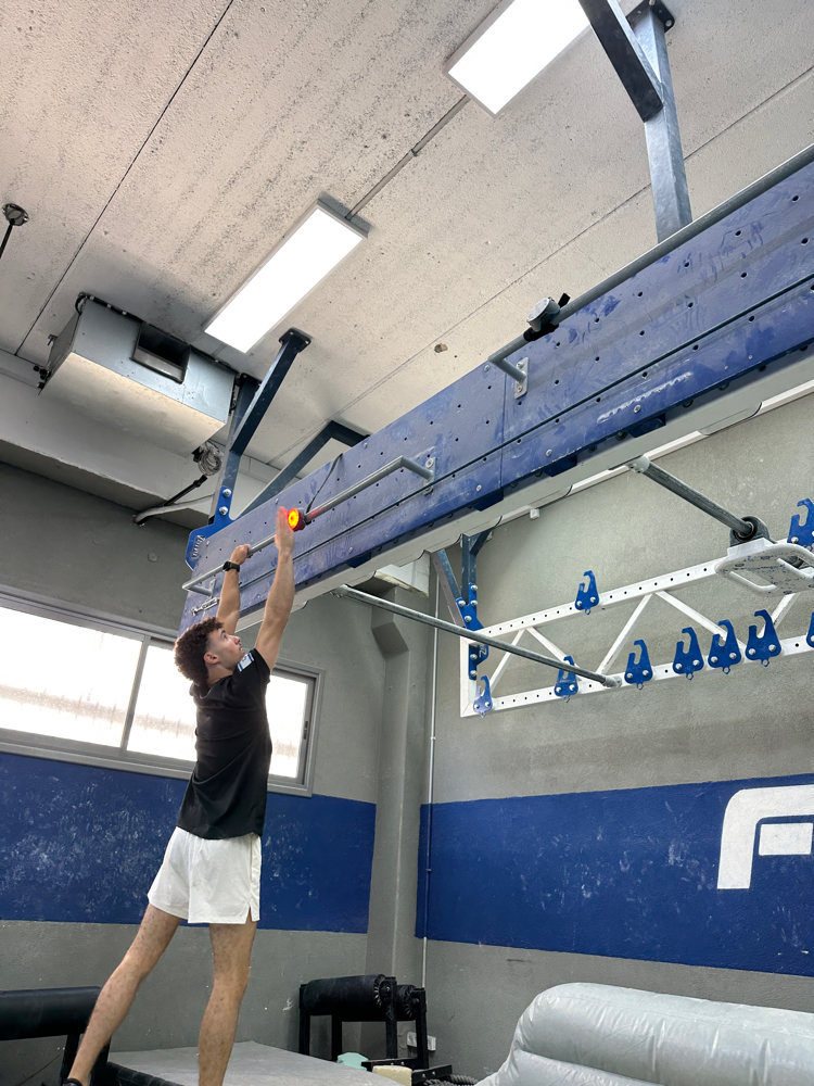 Lateral Hang and move