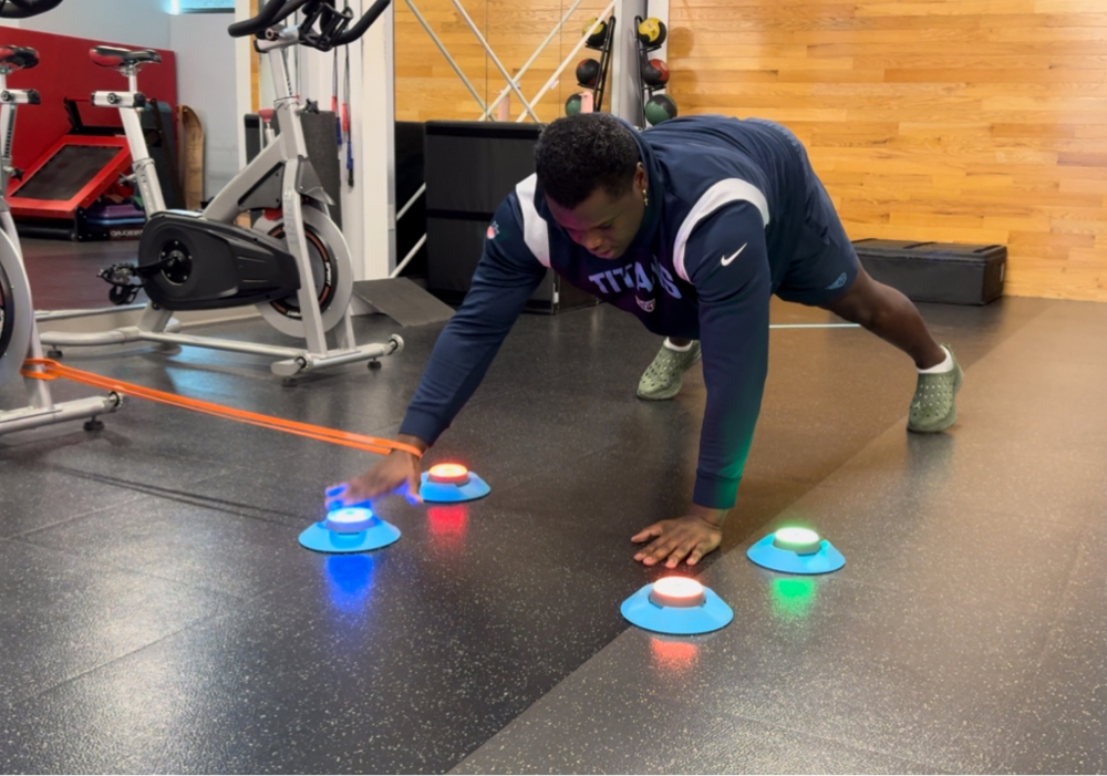 Reactive Plank with Banded Overload 