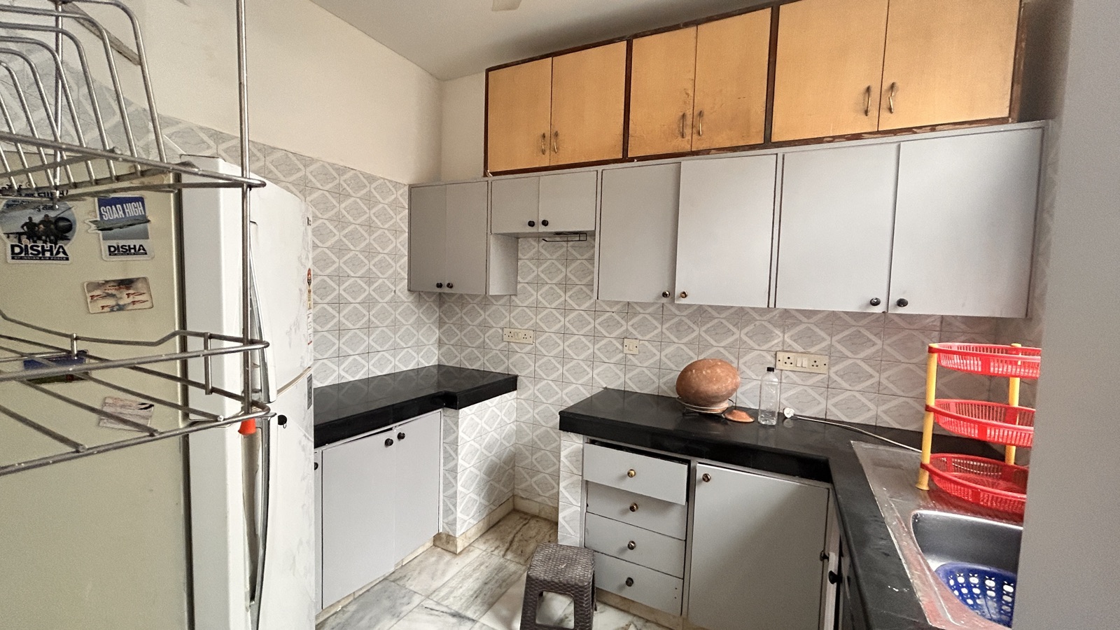Semi-Furnished 2 BHK Flat for Rent in Malibu Town, Gurugram — photo 8