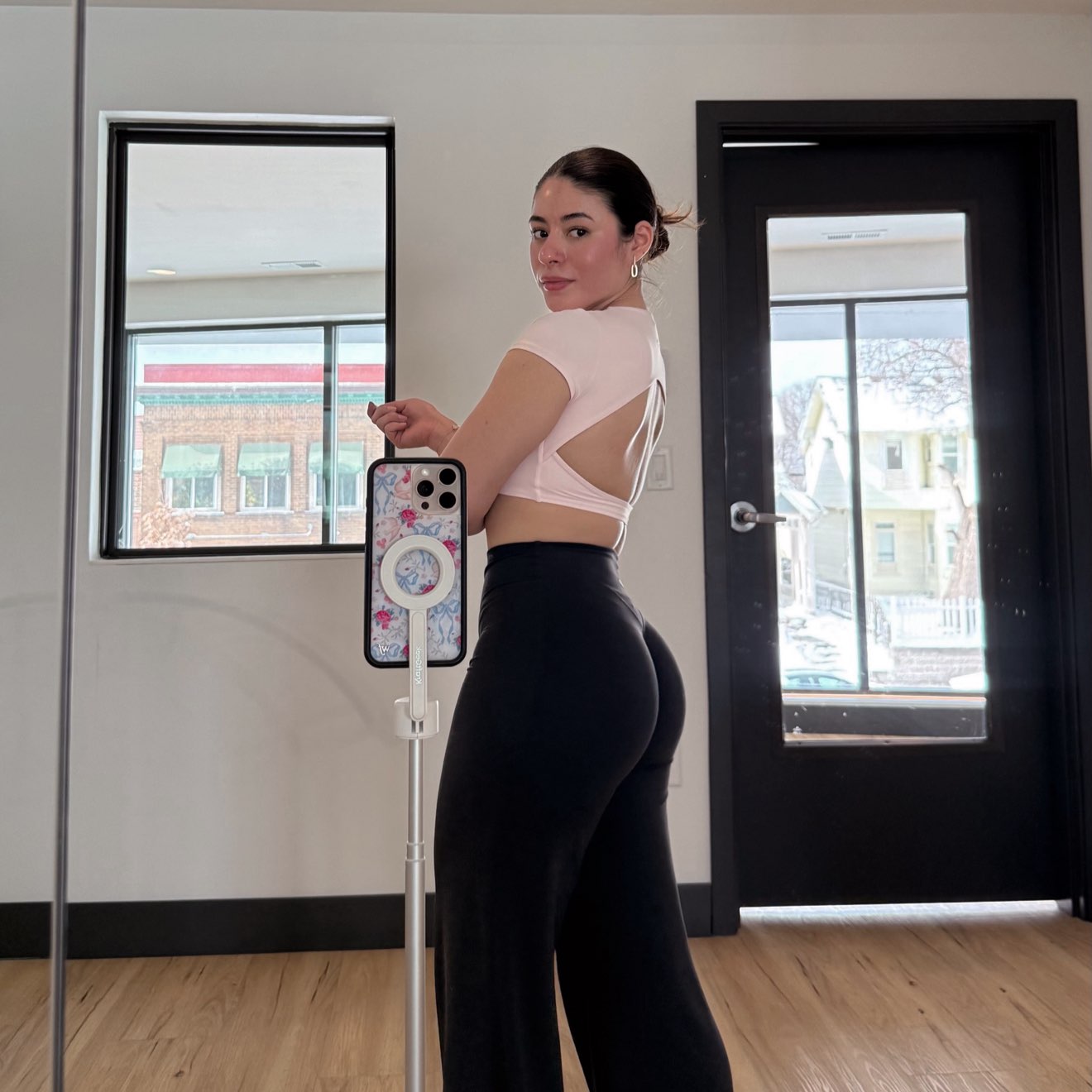 glutes🎧