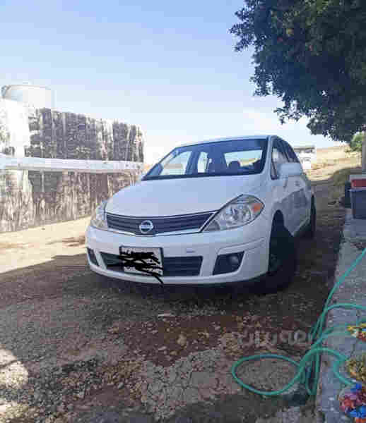 nissan versa - 2