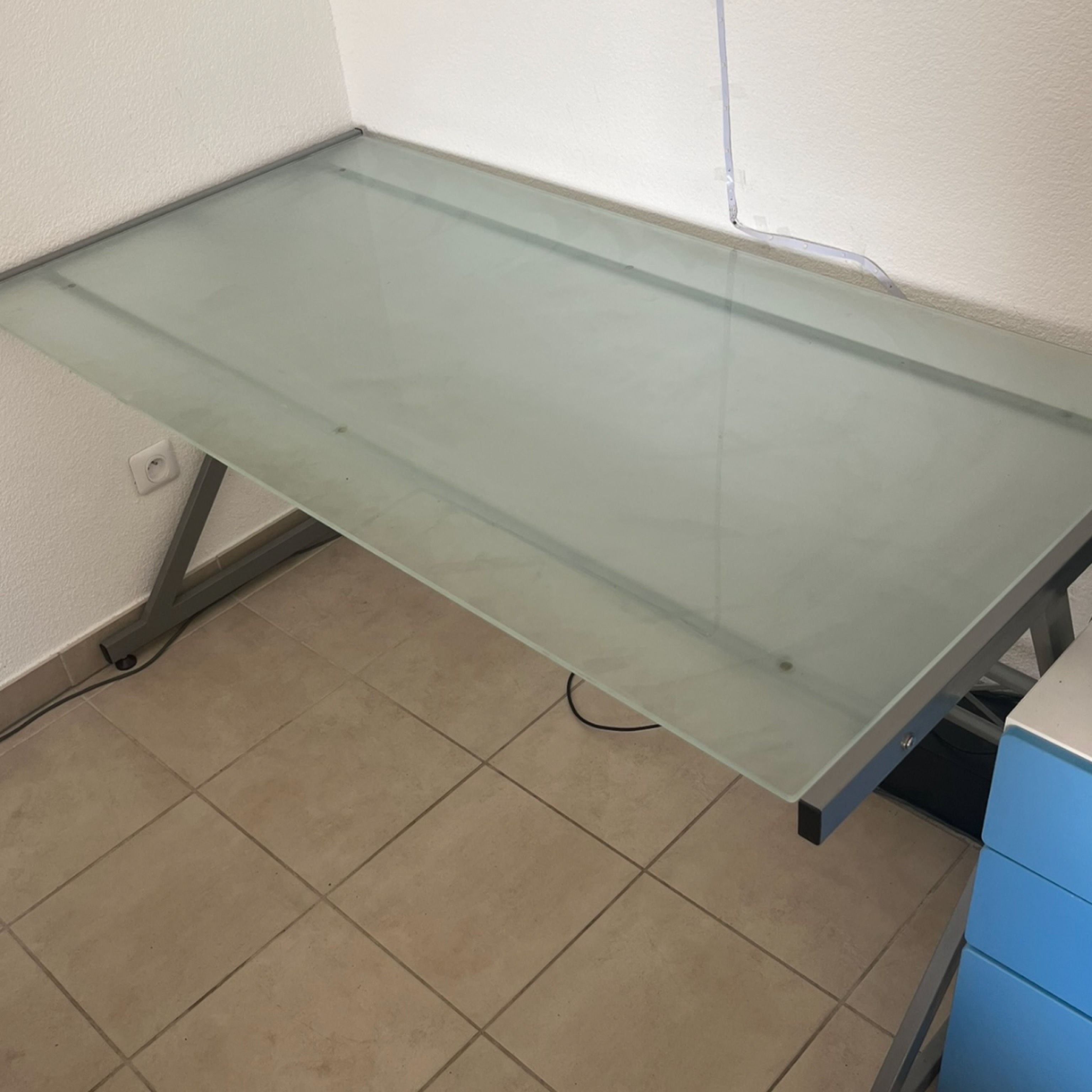 Bureau moderne verre et métal