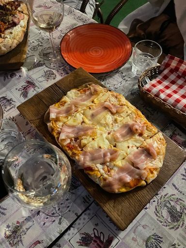 Общение, истории, улыбки meeting main image