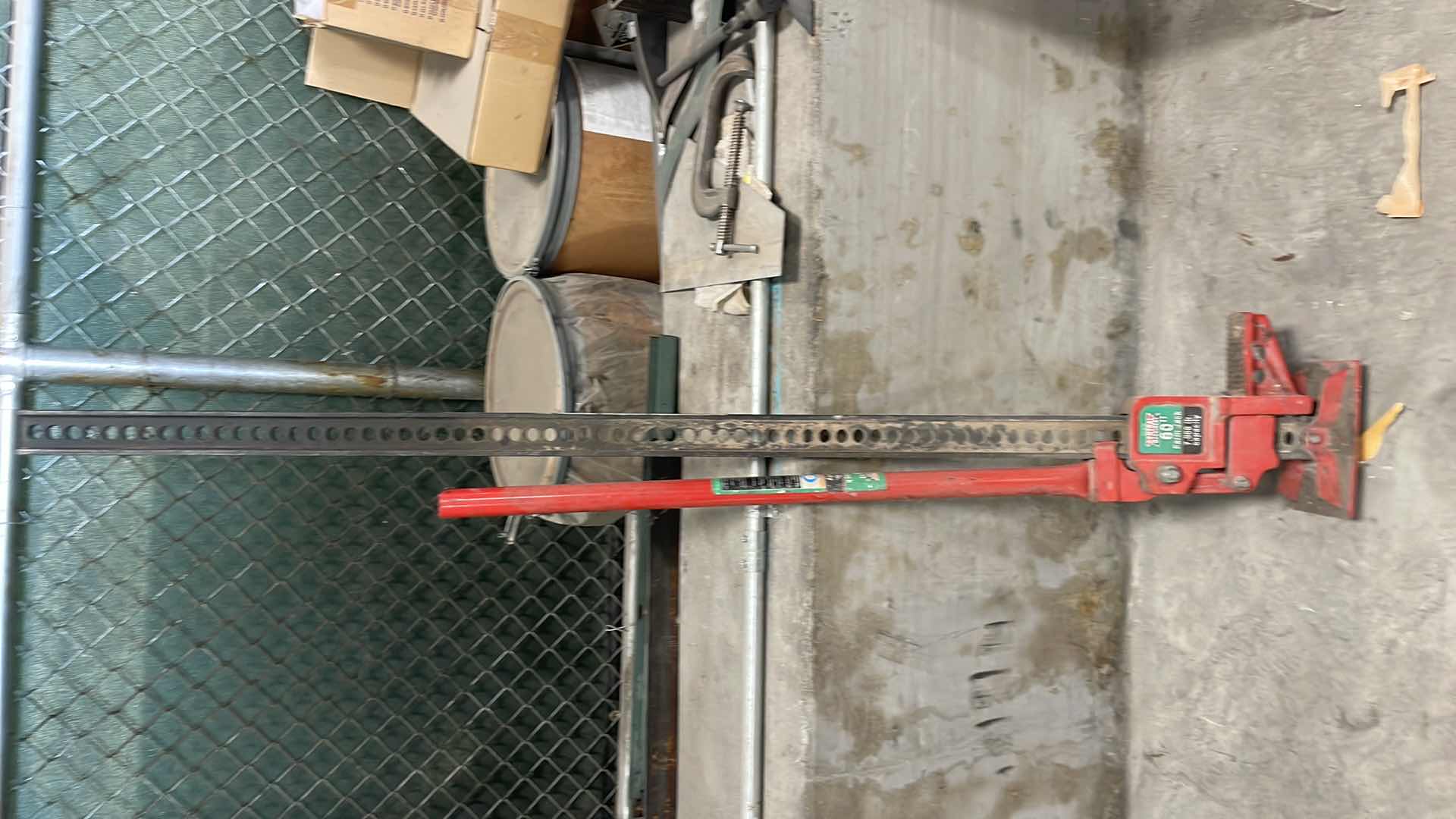 Photo 1 of CENTRAL MACHINERY 60" FARM JACK 7000LBS CAPACITY