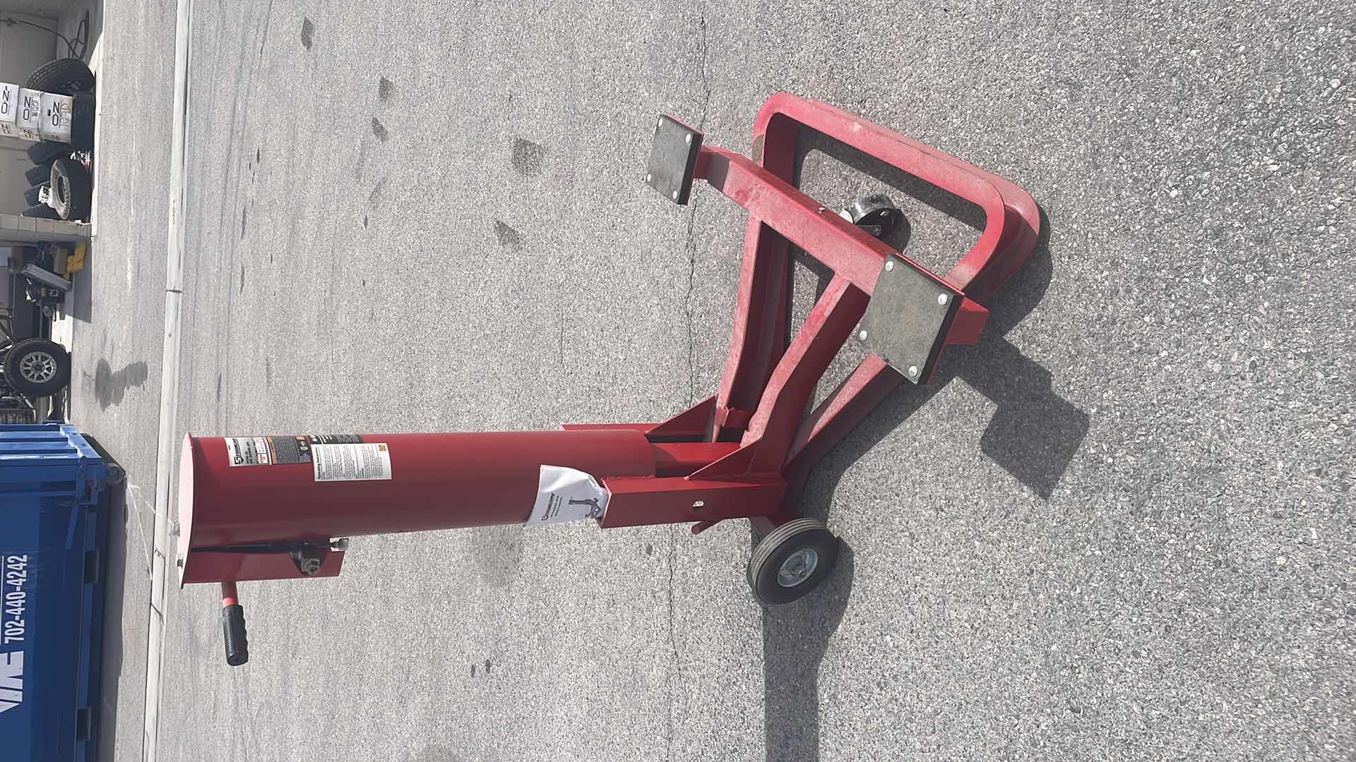 Photo 3 of STRONGWAY 2500LB AIR BUMPER JACK 46202