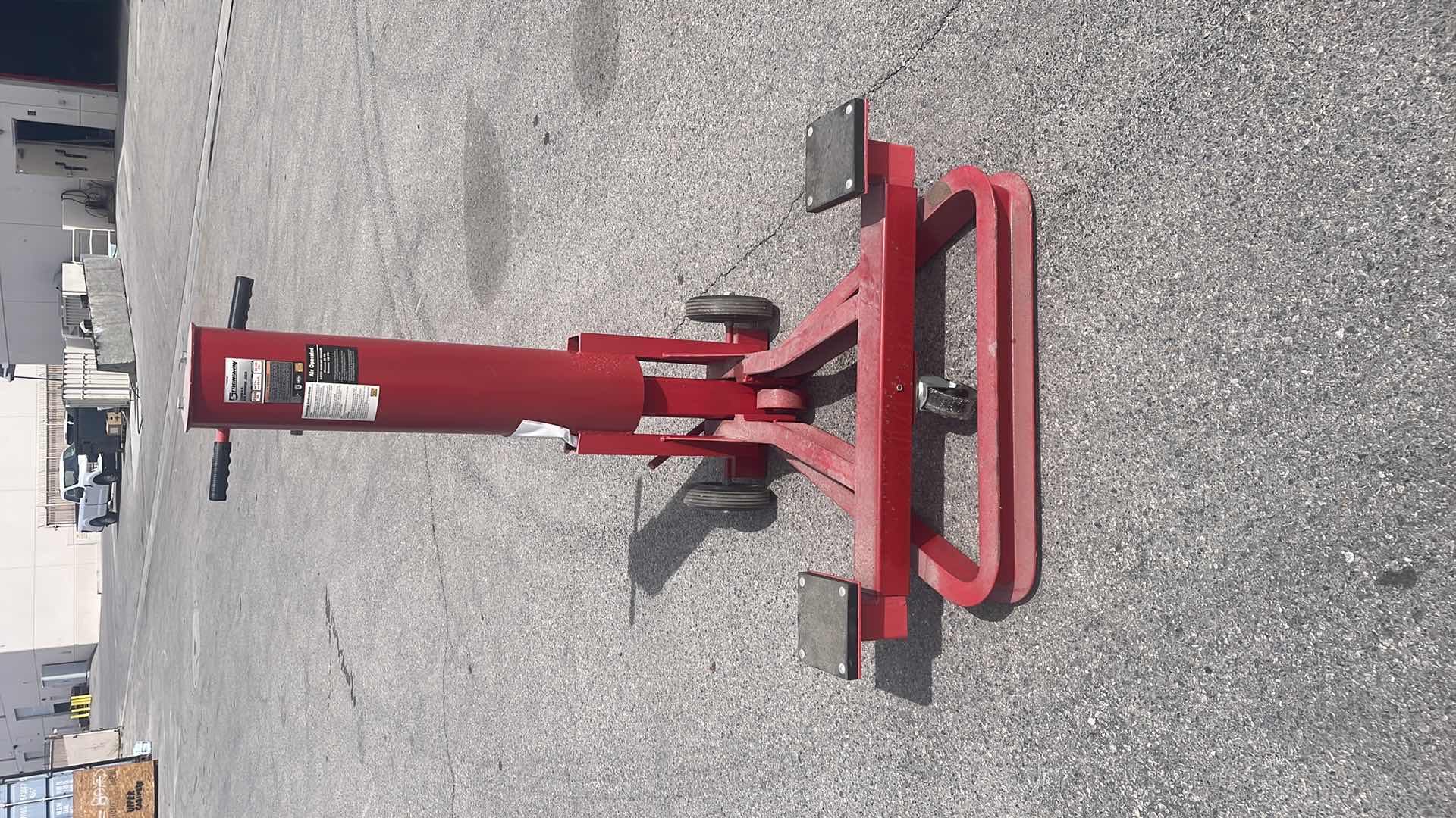 Photo 1 of STRONGWAY 2500LB AIR BUMPER JACK 46202