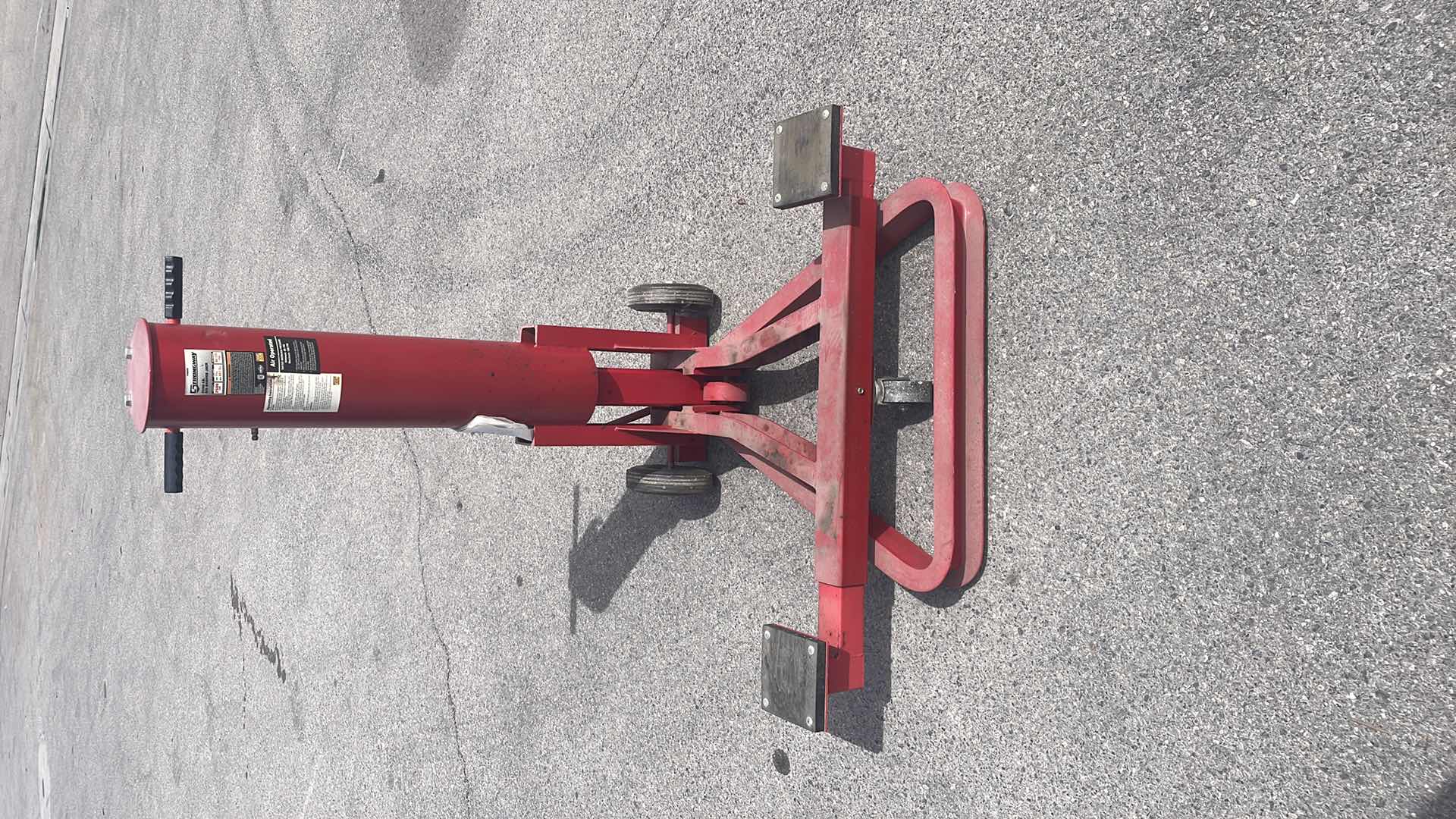 Photo 2 of STRONGWAY 2500LB AIR BUMPER JACK 46202
