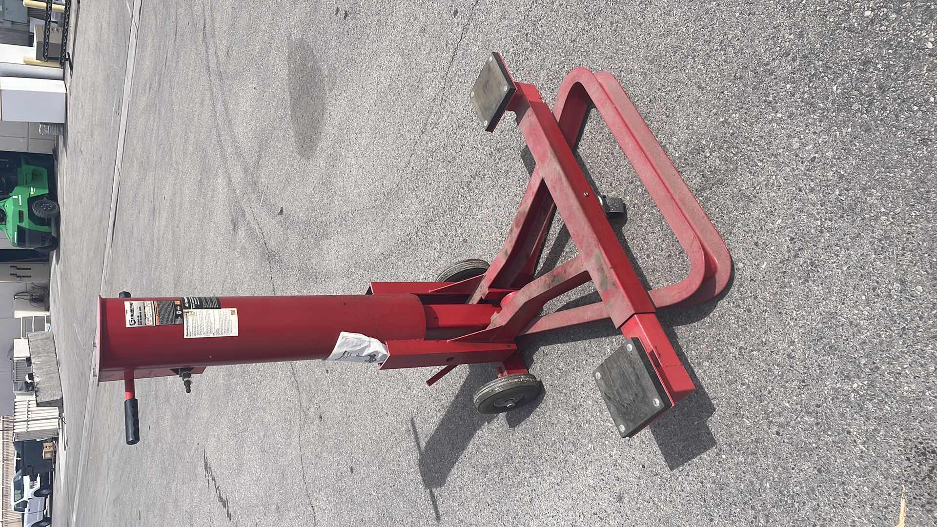Photo 1 of STRONGWAY 2500LB AIR BUMPER JACK 46202