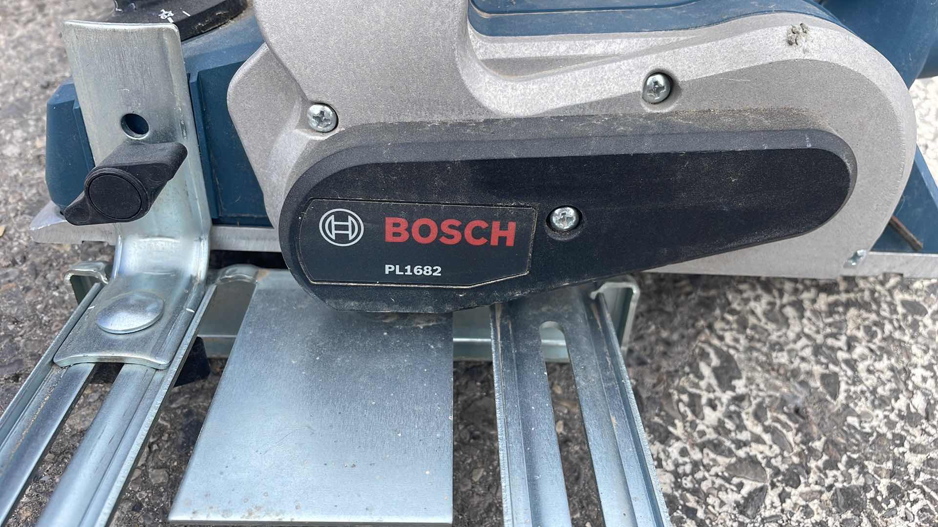 Photo 3 of BOSCH PL1682 HEAVY DUTY 6 AMP 3-1/4" PLANER