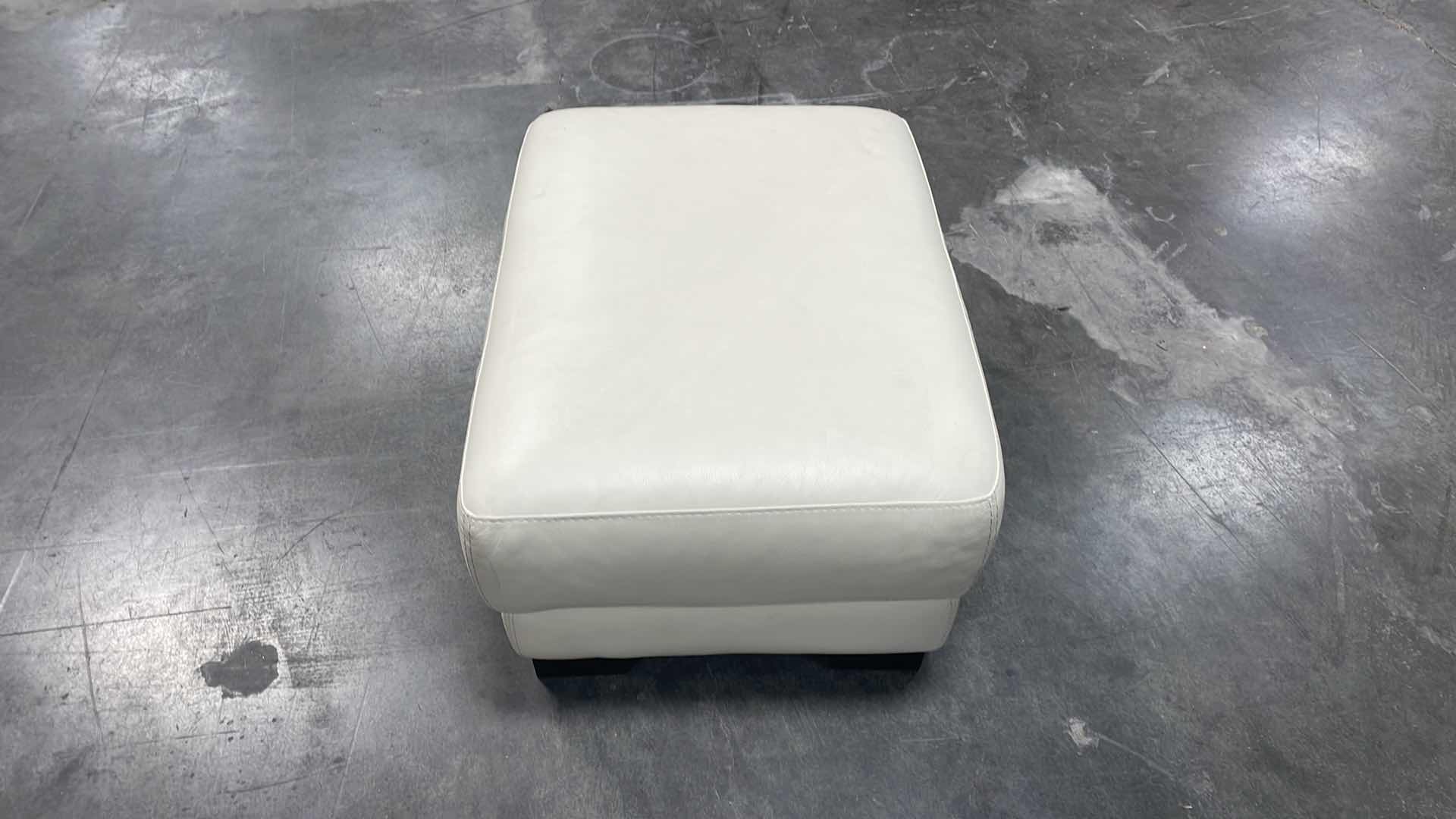 Photo 2 of CHATEAU D'AX LEATHER OTTOMAN 449 CREAM 30” X 22”