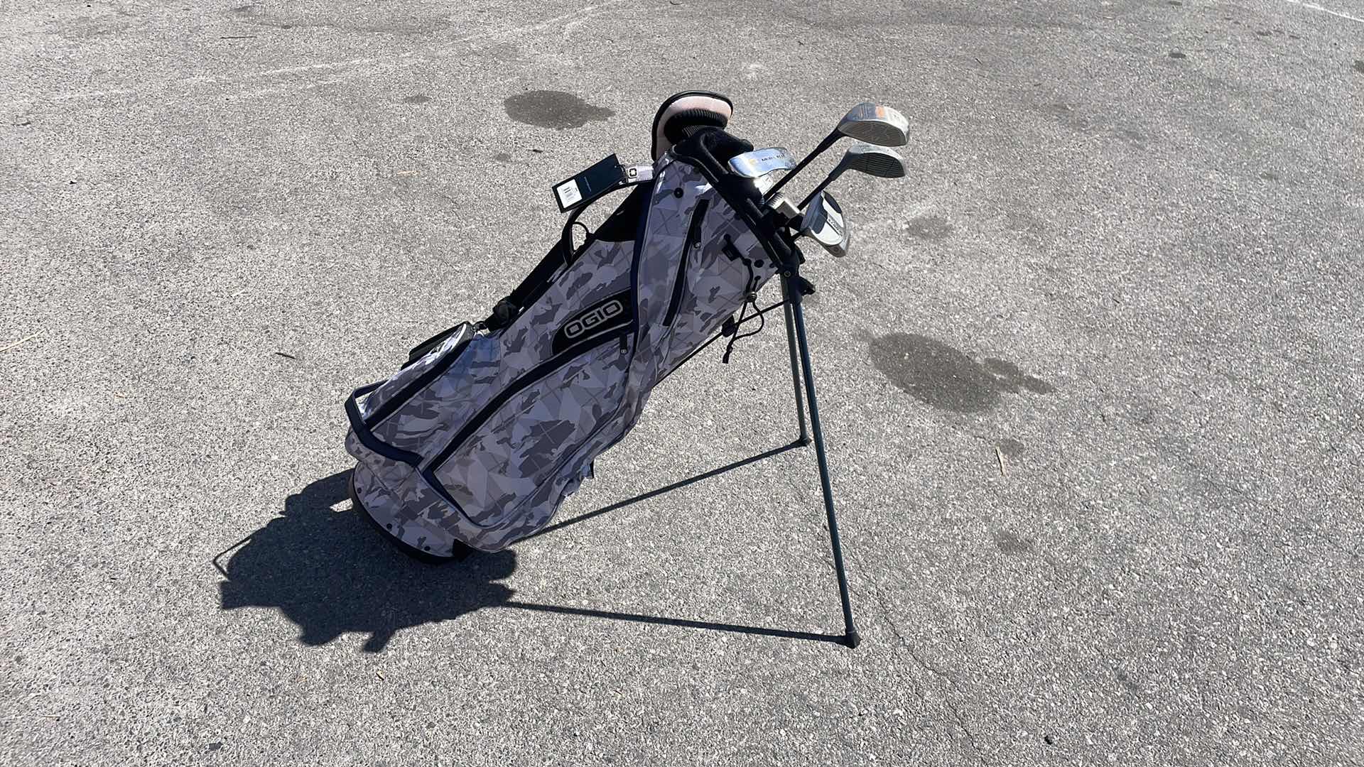 Photo 9 of OGIO WIRE STAND BAG HOTH CAMO WITH MISC GOLF CLUBS RIGHT HANDED AND LEFT-HANDED