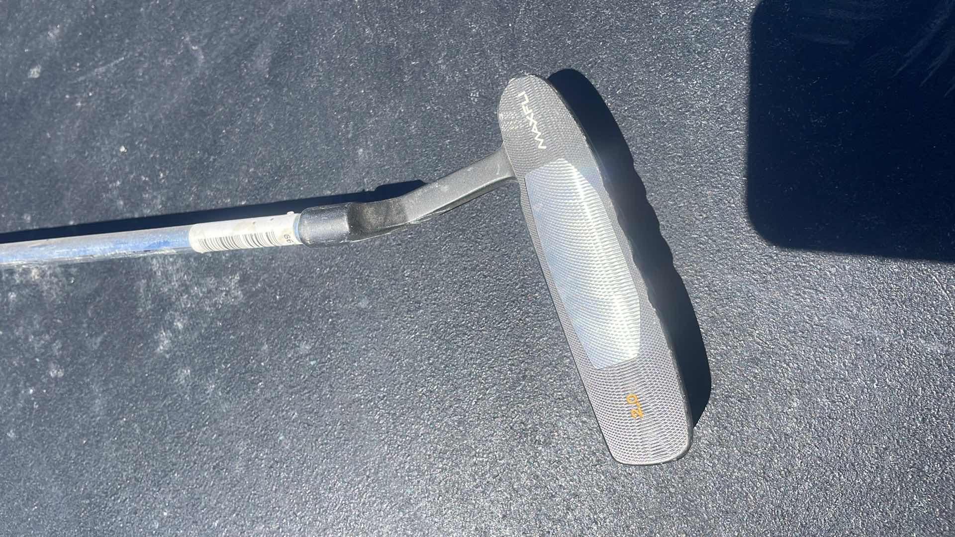 Photo 3 of MAXFLI CROSSBAX GOLF PUTTER(5)
4 RH 1 LH