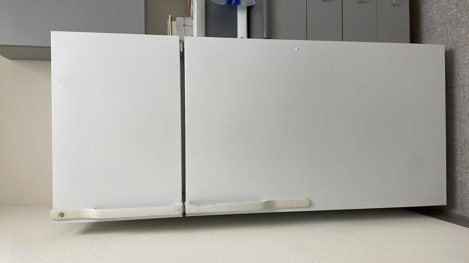 Photo 1 of GE 17.9 CU. FT TOP FREEZER REFRIGERATOR MODEL #GTS18GBRERWW