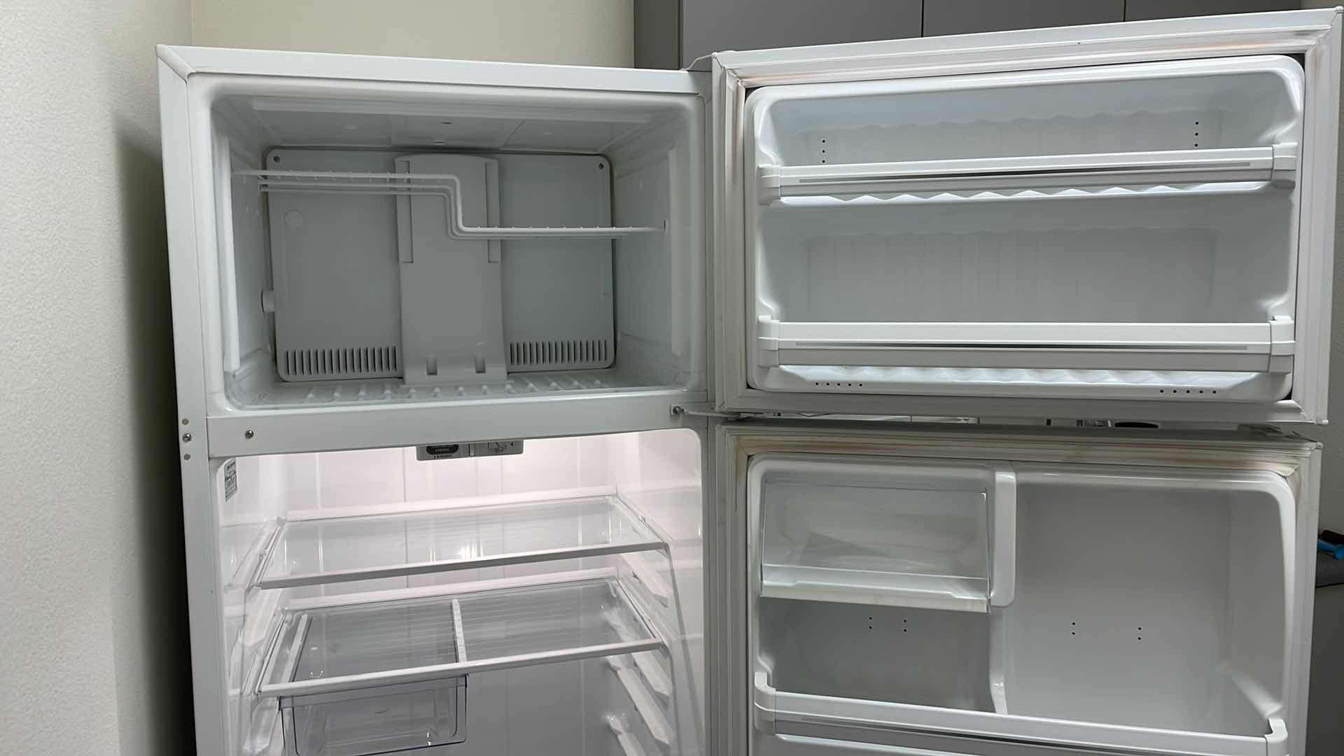 Photo 4 of GE 17.9 CU. FT TOP FREEZER REFRIGERATOR MODEL #GTS18GBRERWW