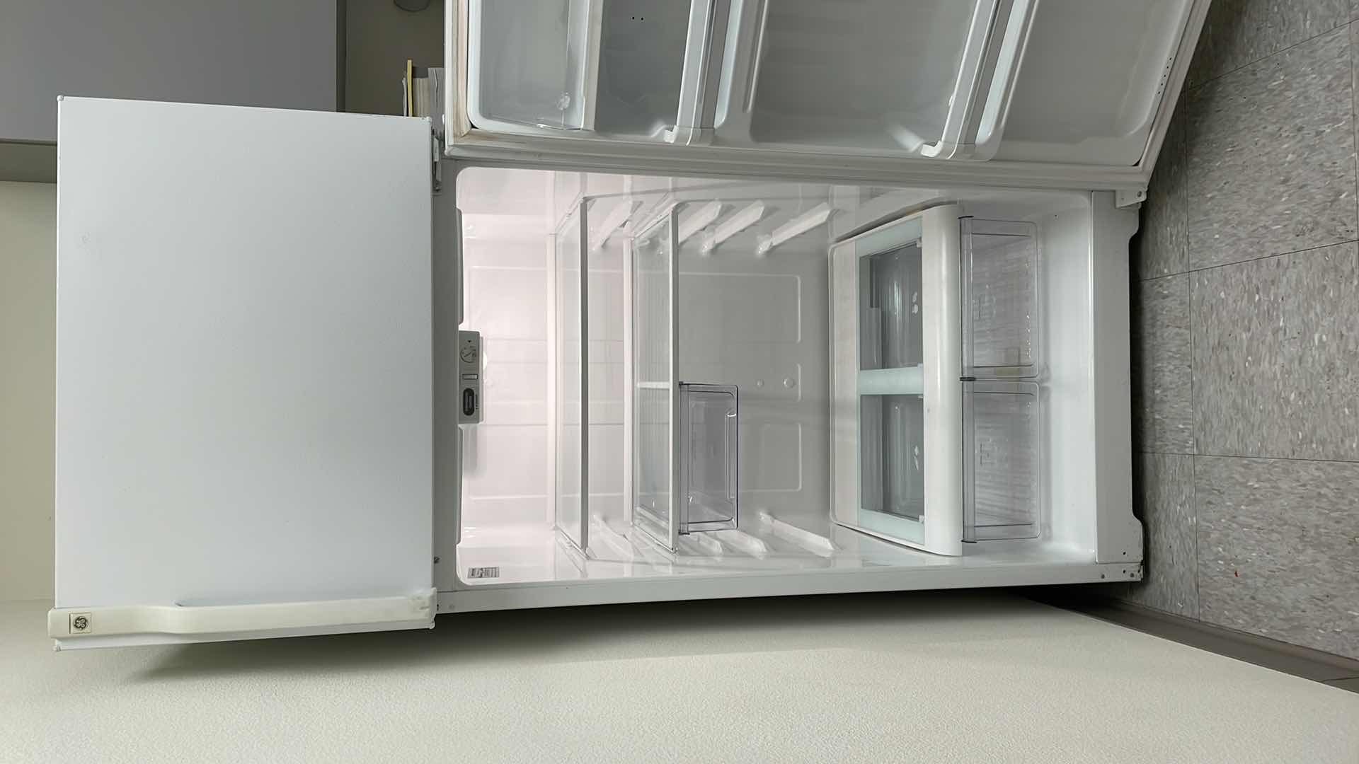 Photo 2 of GE 17.9 CU. FT TOP FREEZER REFRIGERATOR MODEL #GTS18GBRERWW