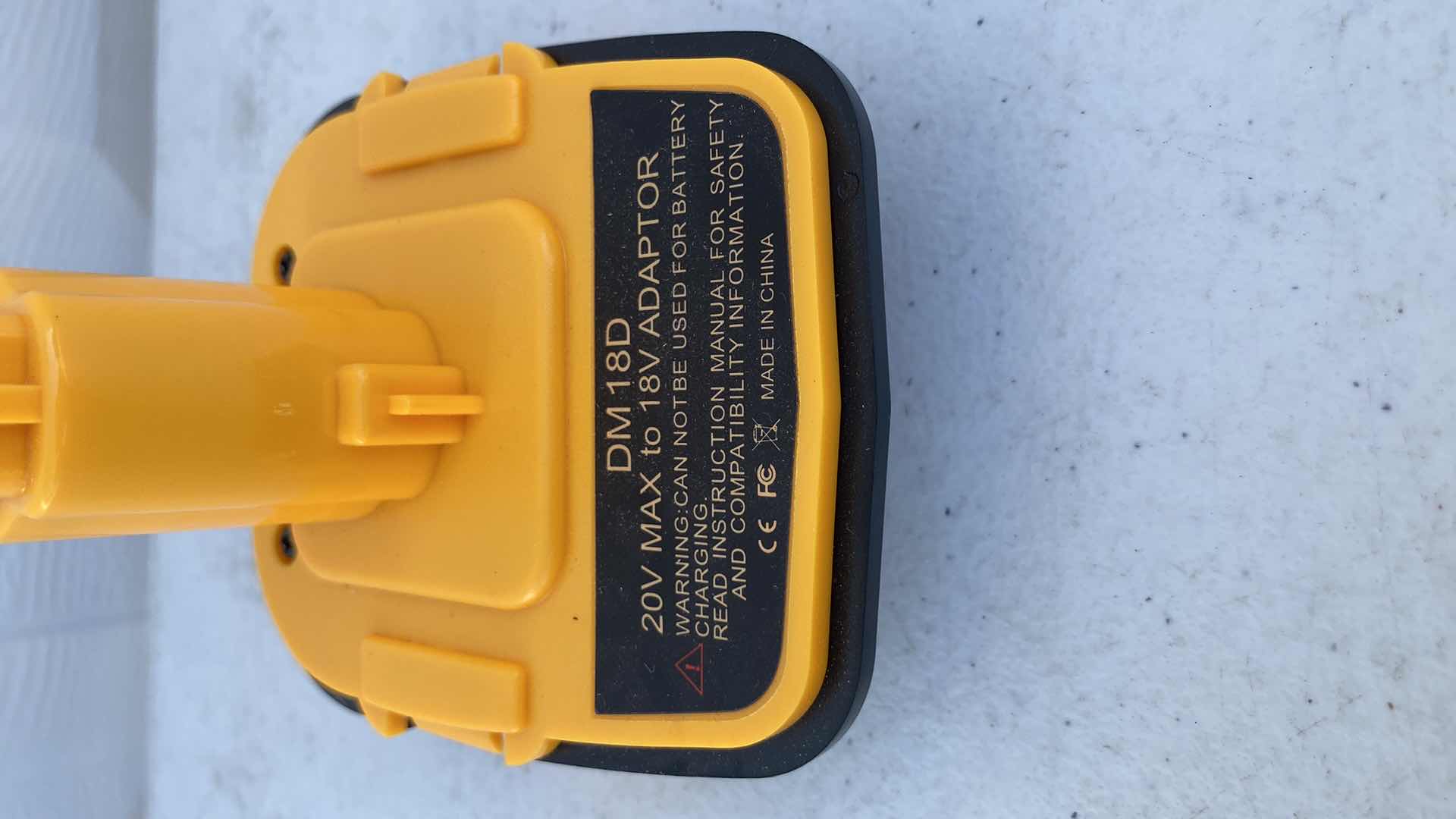 Photo 5 of DM 18D 20V MAX TO 18V BATTERY ADAPTOR