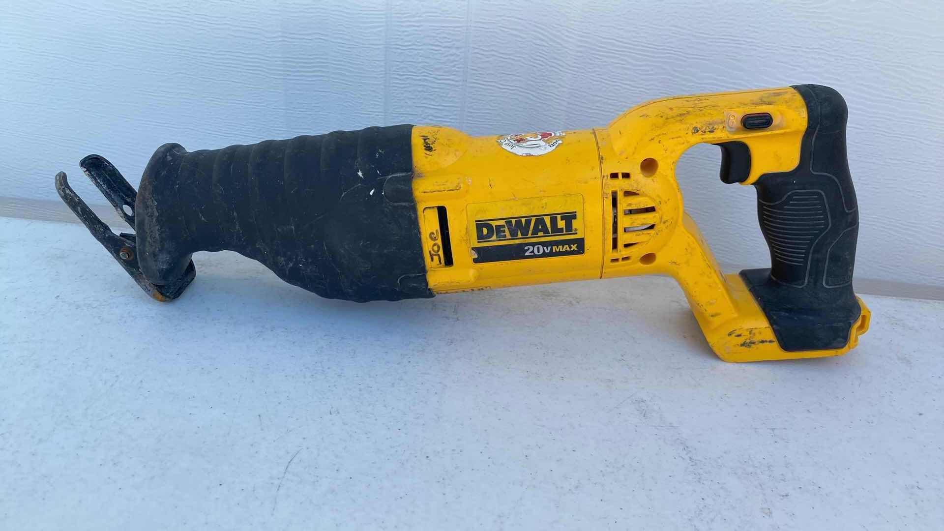 Photo 1 of DEWALT 20V MAX VARIABLE SPEED RECIPROCATING SAW DCS381