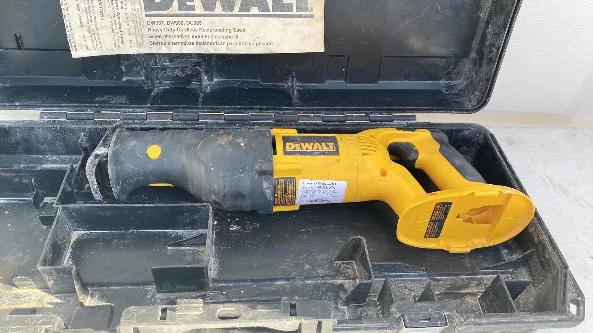 Photo 3 of DEWALT 18V VARIABLE SPEED RECIPROCATING SAW DC385 IN HARD CASE