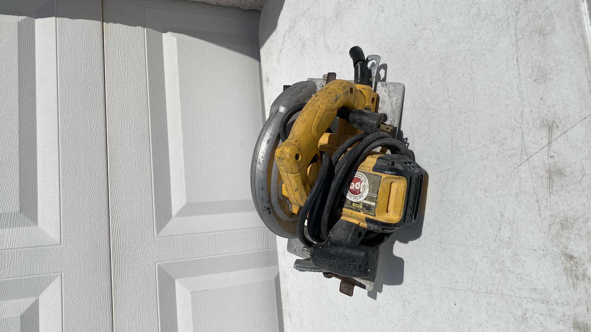 Photo 1 of DEWALT DWE575 7-1/4" CIRCULAR SAW CORDED