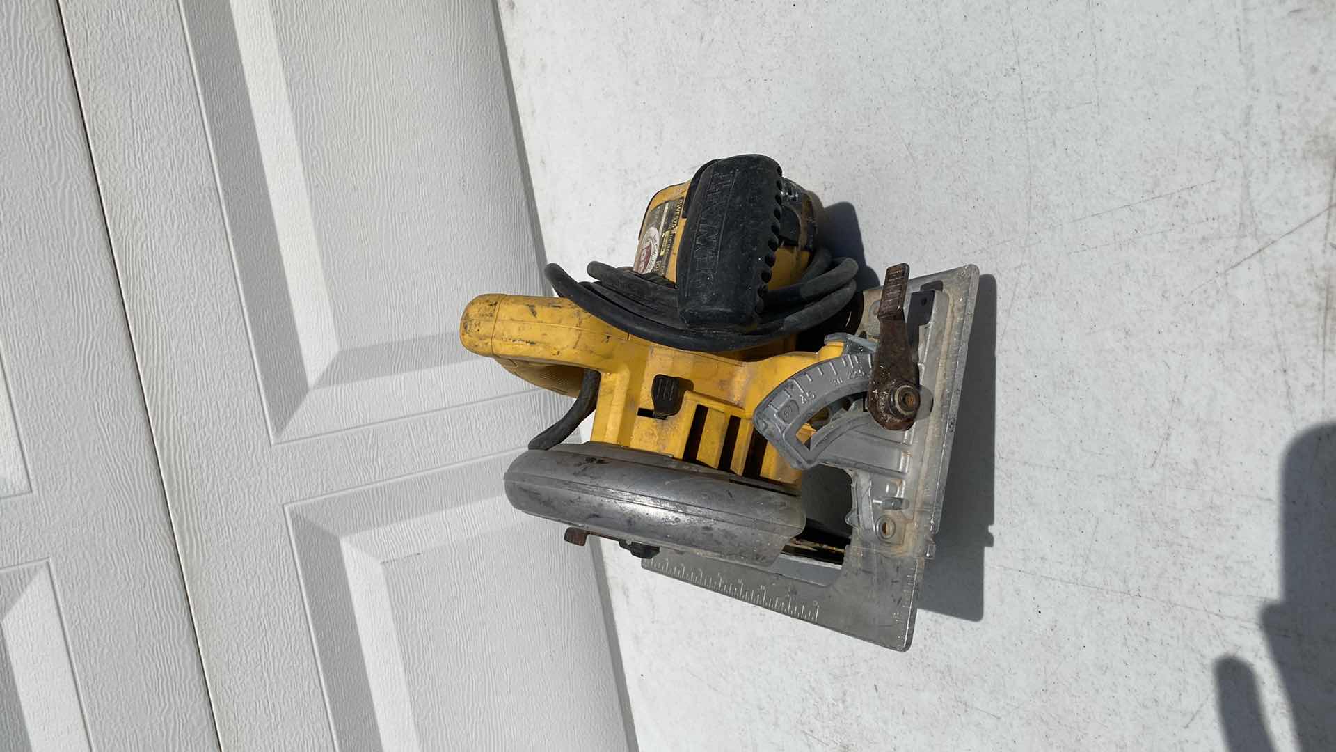 Photo 3 of DEWALT DWE575 7-1/4" CIRCULAR SAW CORDED