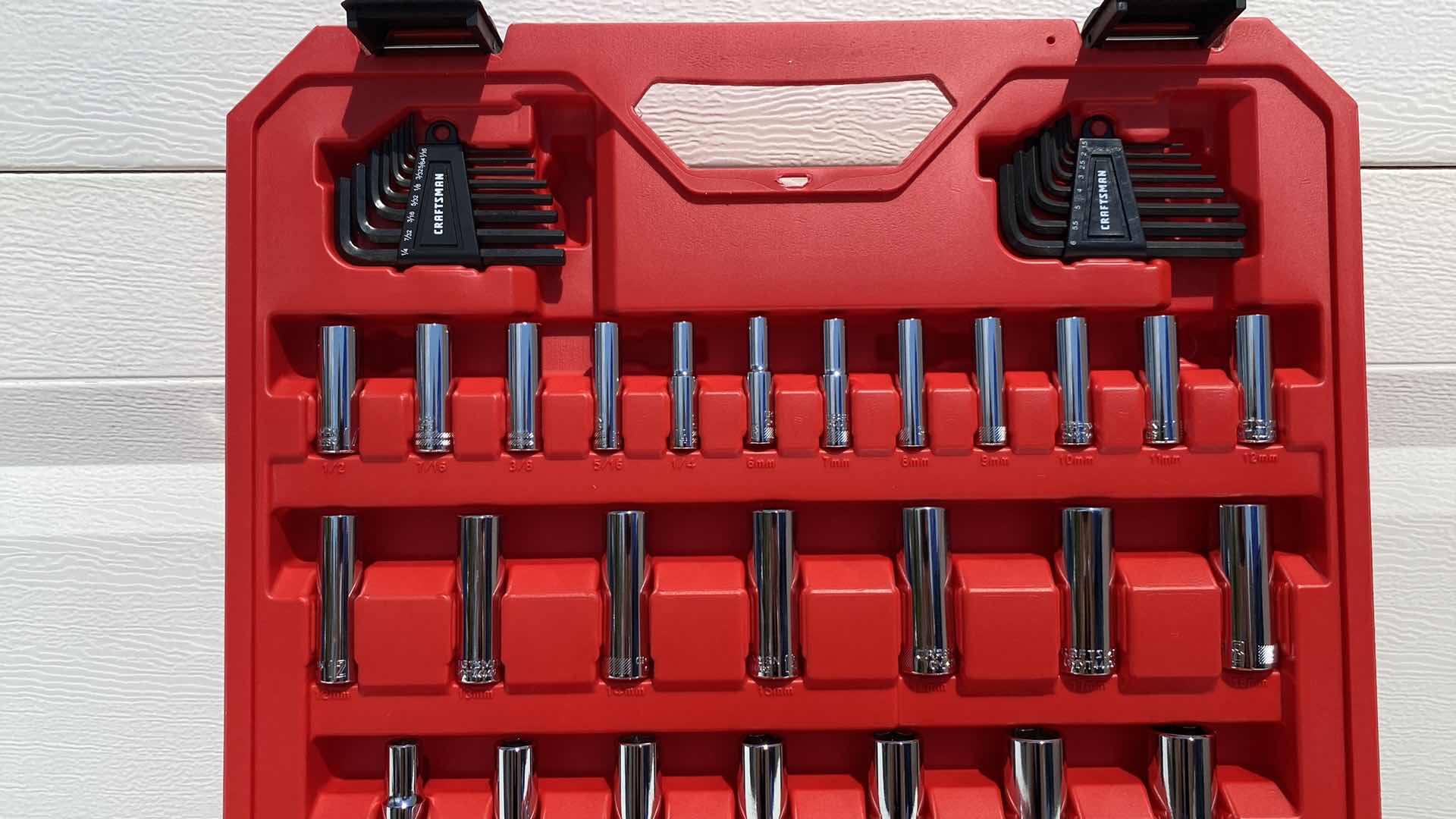 Photo 4 of CRAFTSMAN 105 PC. SAE/METRIC MECHANICS TOOL SET 1/4" & 3/8" DRIVE BRAND NEW