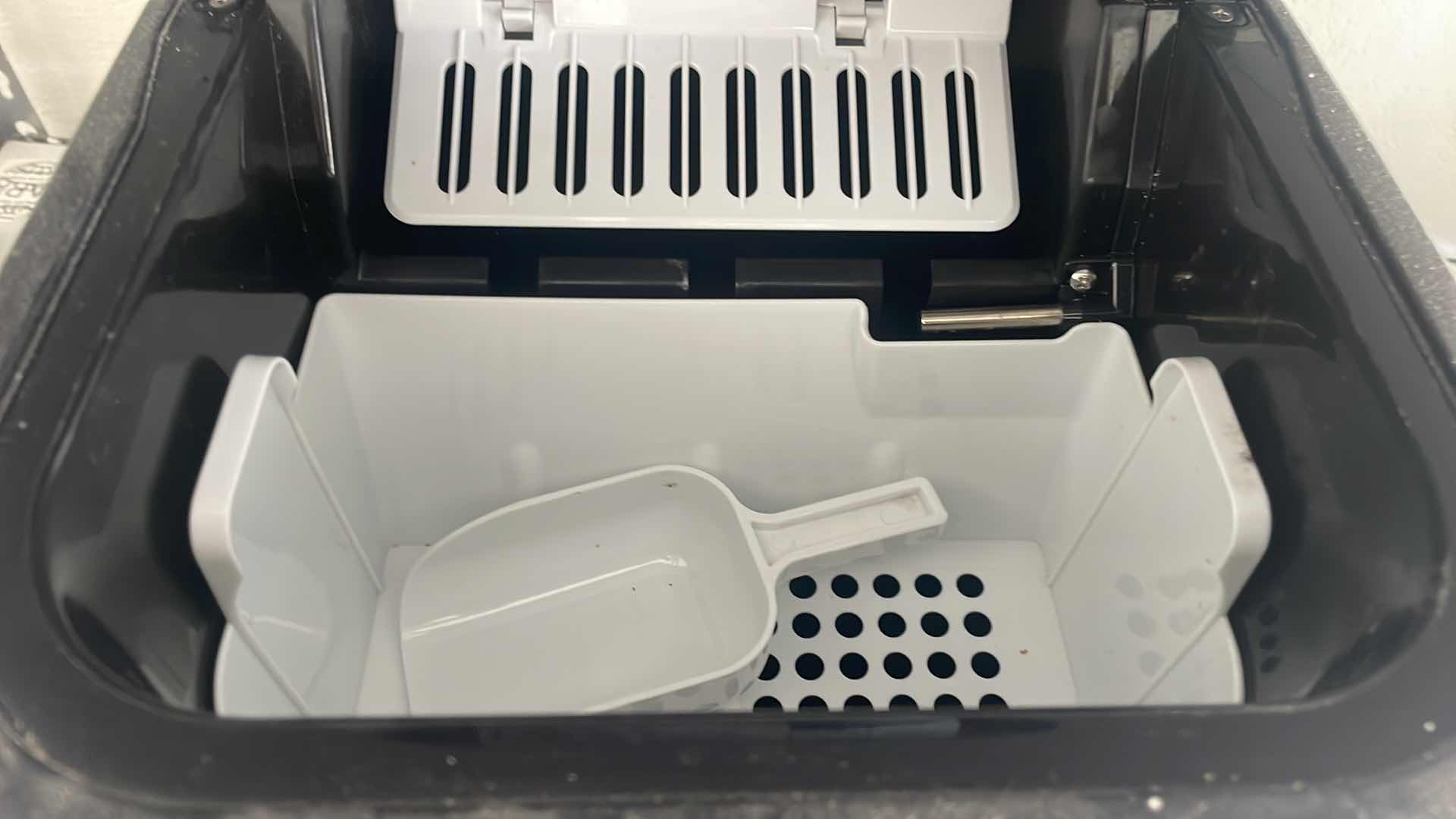 Photo 4 of NUTRICHEF ICE MAKER