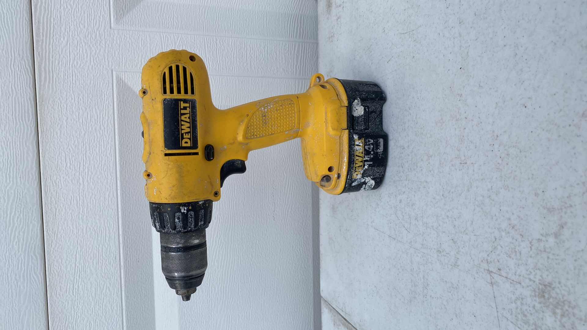 Photo 1 of DEWALT DW928 3/8” (10mm) VSR CORDLESS DRILL/DRIVER 14.4 V
BATTERY INCLUDED