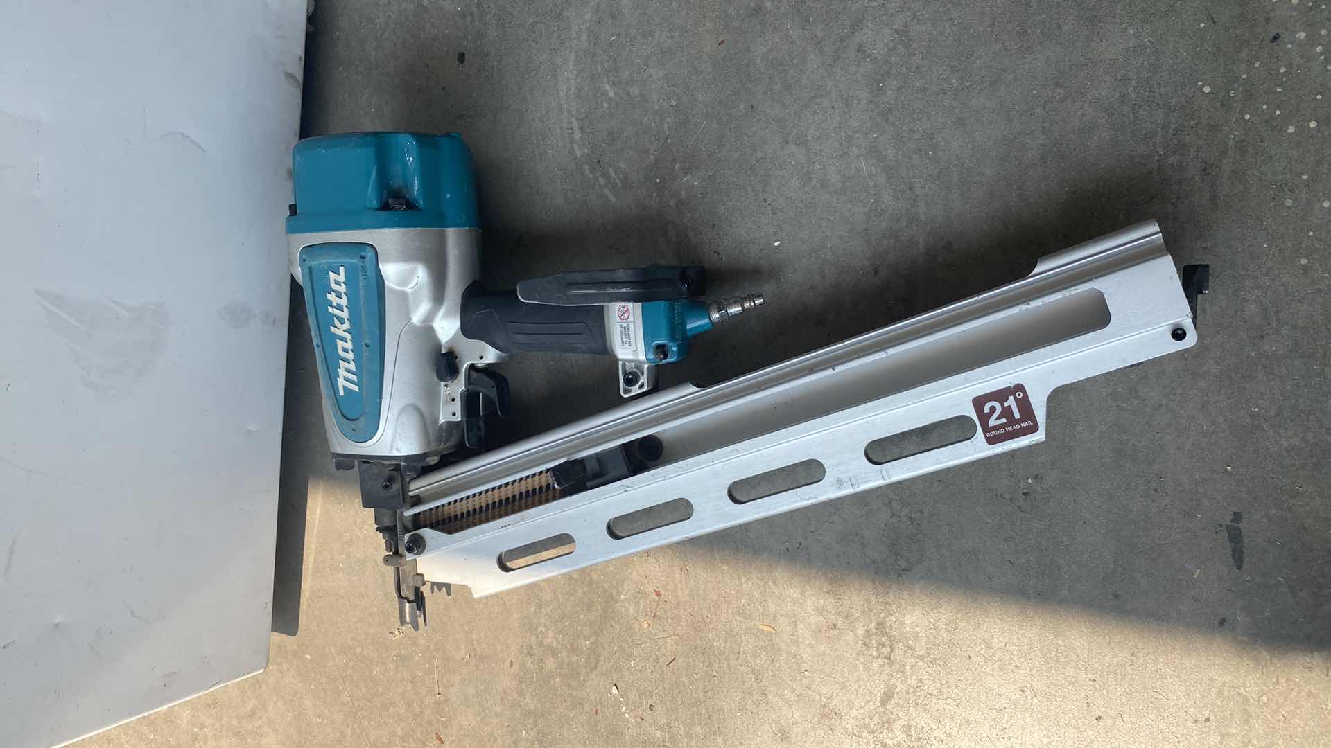 Photo 1 of MAKITA AN924 NAIL GUN