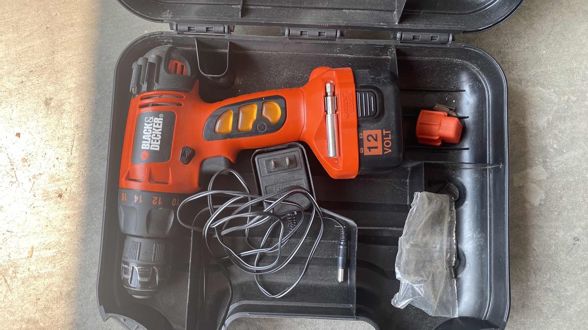 Photo 3 of BLACK AND DECKER CD120G DRILL