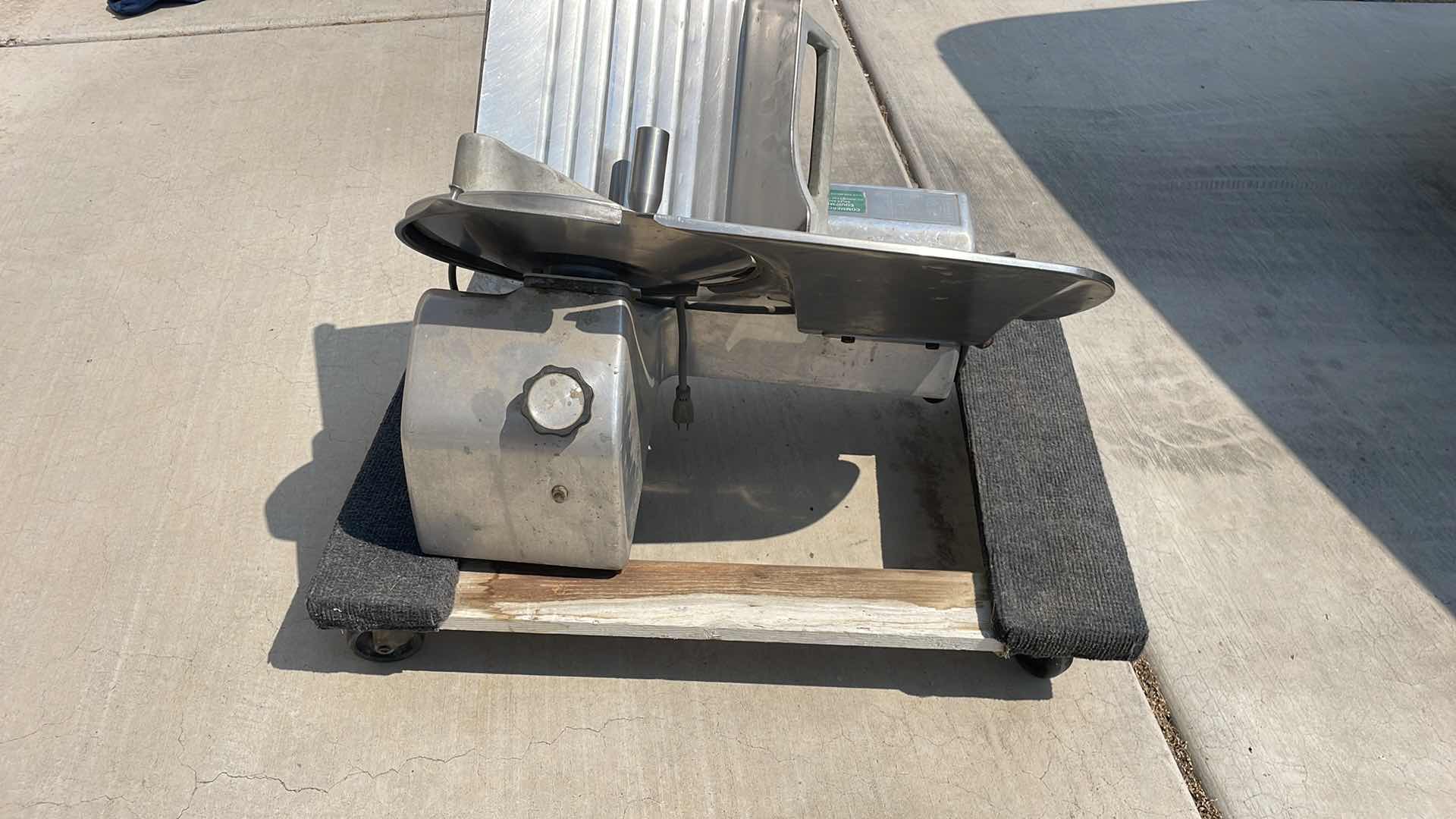 Photo 3 of HOBART MODEL 512 COMMERCIAL FOOD SLICER