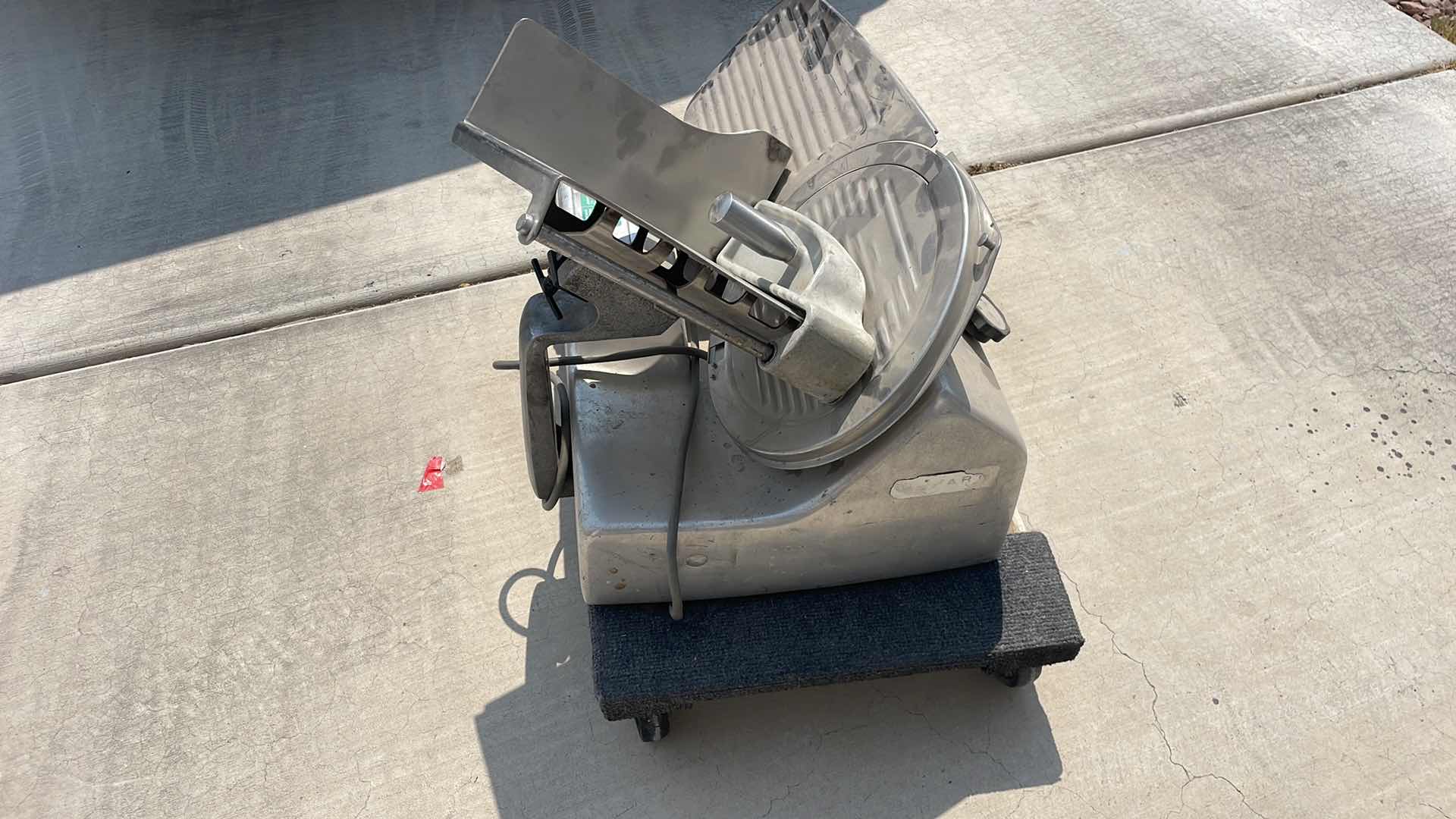 Photo 2 of HOBART MODEL 512 COMMERCIAL FOOD SLICER