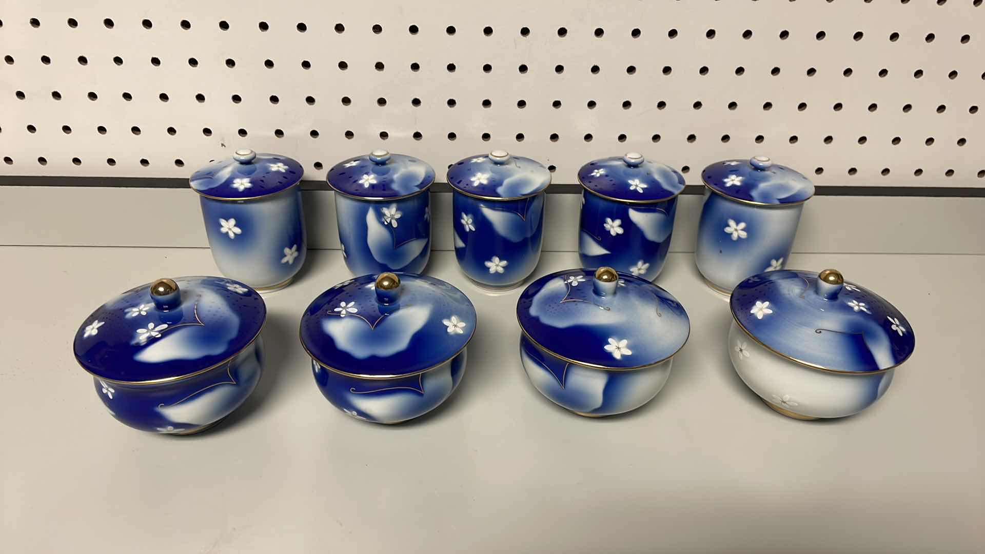 Photo 2 of HASAMI YAKI WARE BLUE COBALT PORCELAIN TEACUPS WITH LID WITH GOLD FLORAL DESIGN (9)