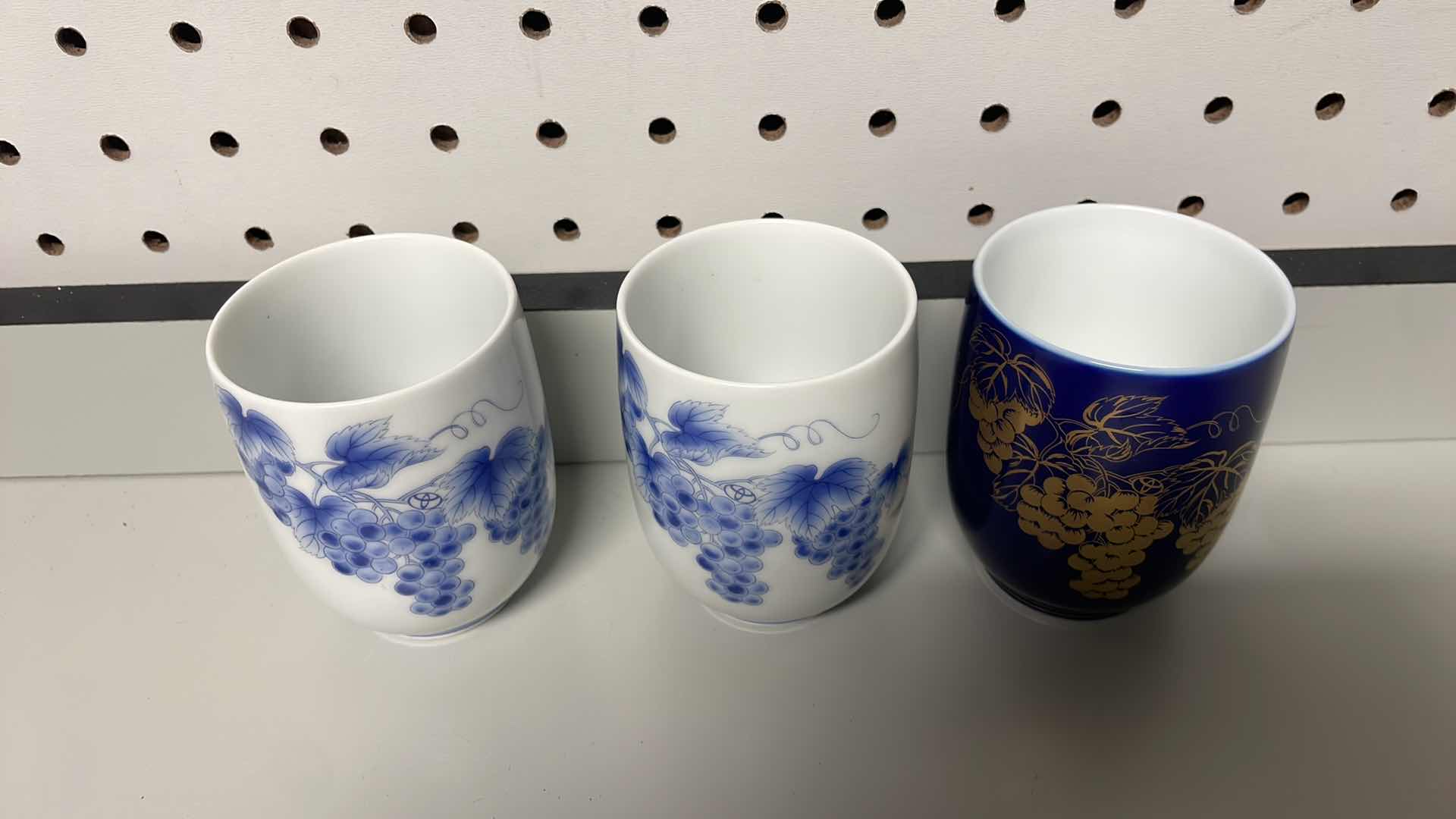 Photo 2 of FUKAGAWA SEIKATSU MAGNETIC TEA CUPS (3)