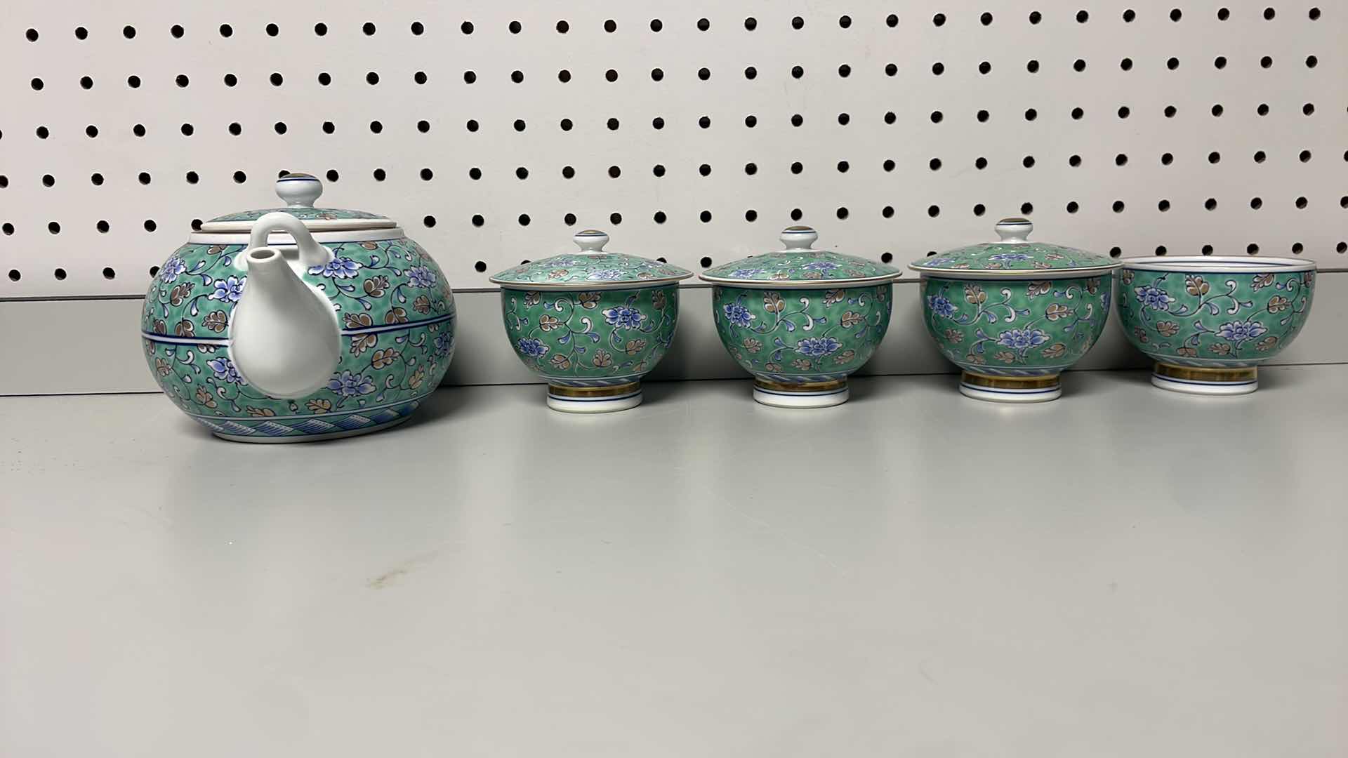 Photo 1 of HASAMI PORCELAIN : GREEN ARABESQUE - KYUSU TEA POT & 4 TEA CUPS 3 LIDS