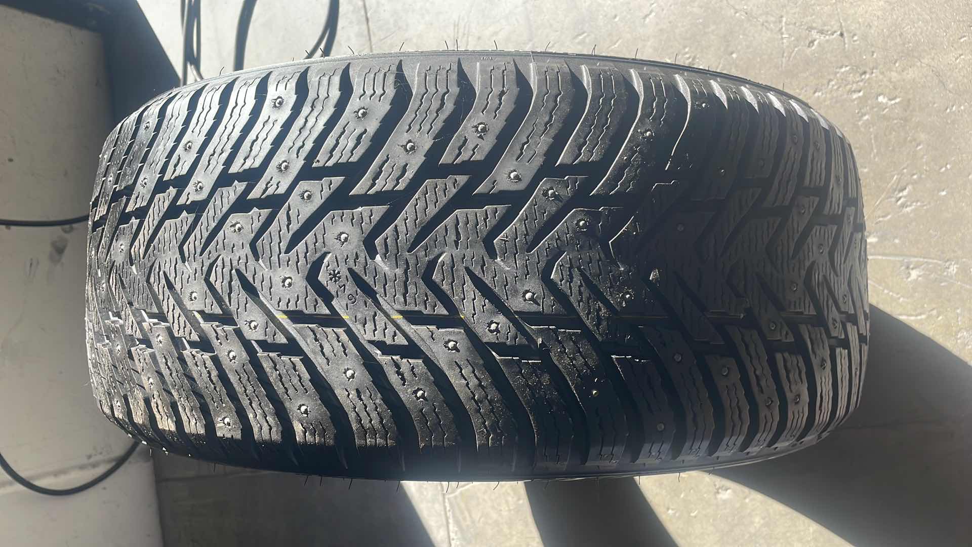 Photo 3 of NOKIAN HAKKAPELIITTA 8 SUV STUDDED 245/45R19 102T MANUFACTURE DATE 2320/3220