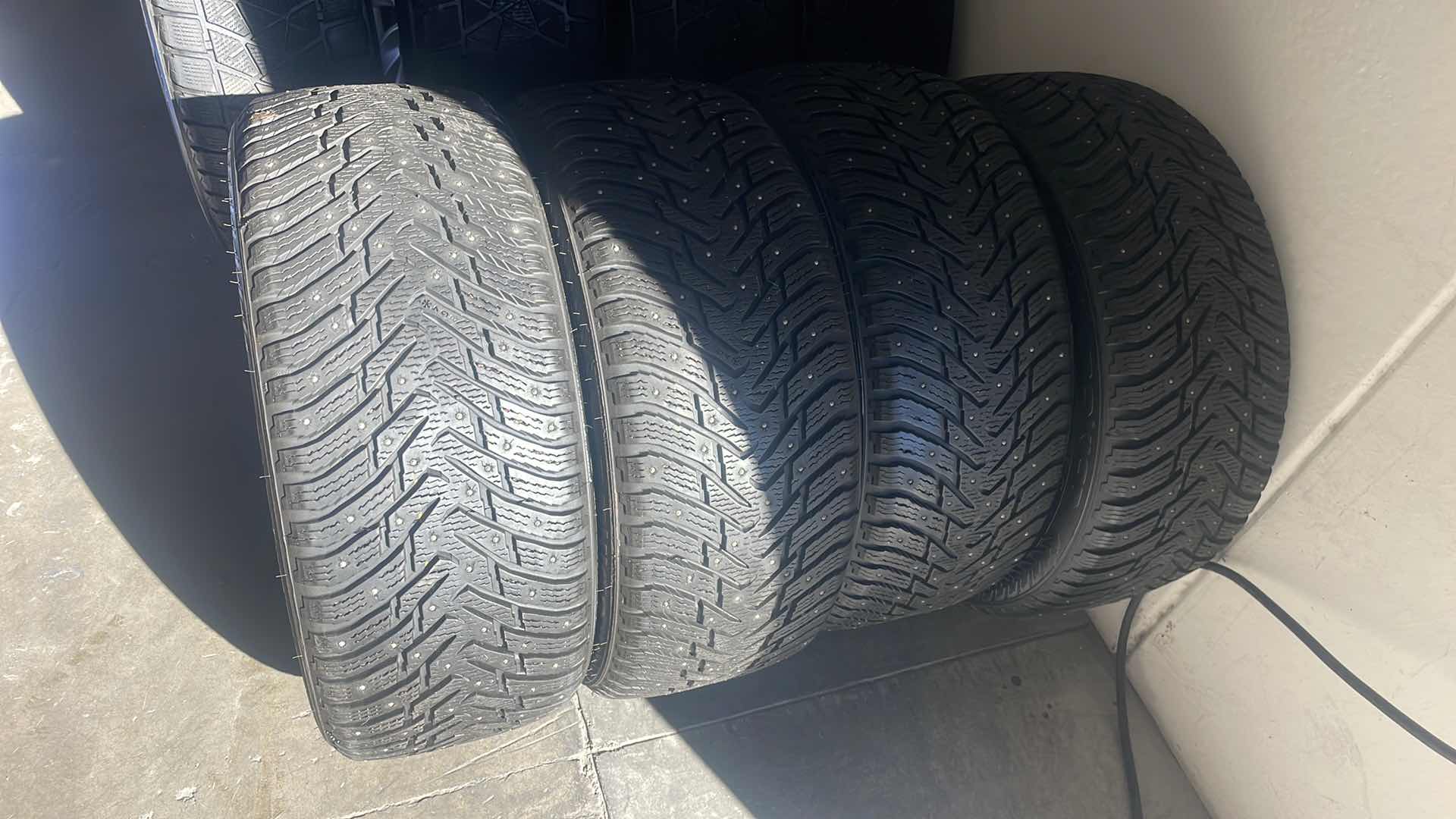 Photo 5 of NOKIAN HAKKAPELIITTA 8 SUV STUDDED 245/45R19 102T MANUFACTURE DATE 2320/3220