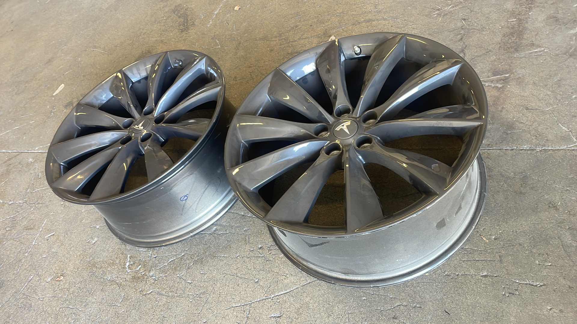 Photo 3 of TESLA MODEL S 21” X 9” ” TURBINE WHEEL W/SENSORS(2)