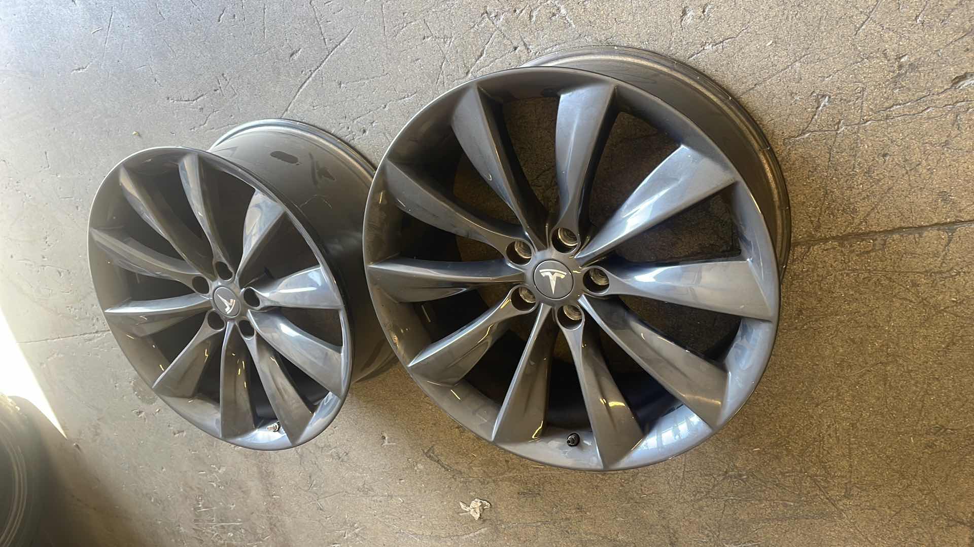 Photo 4 of TESLA MODEL S 21” X 9” ” TURBINE WHEEL W/SENSORS(2)