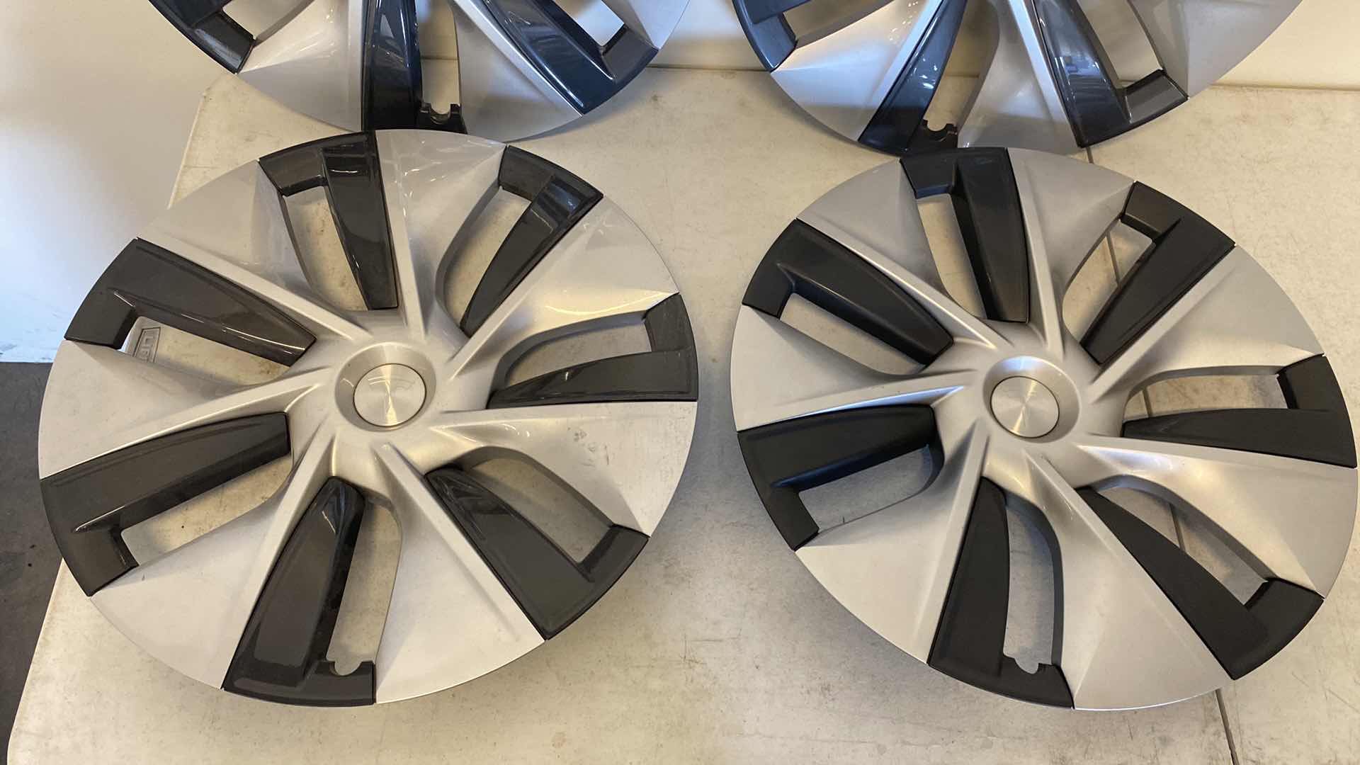 Photo 3 of 2020-2023 TESLA MODEL Y HUB CAPS 19"