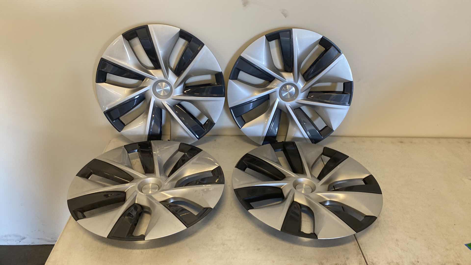 Photo 1 of 2020-2023 TESLA MODEL Y HUB CAPS 19"