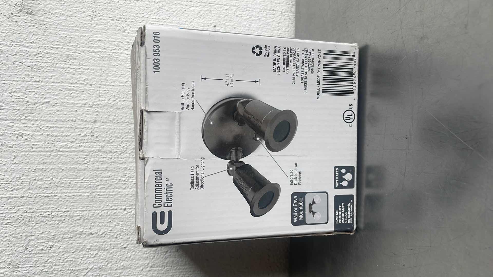 Photo 1 of COMMERCIAL ELECTRIC TWIN HEAD PAR LIGHT HOLDER BRONZE